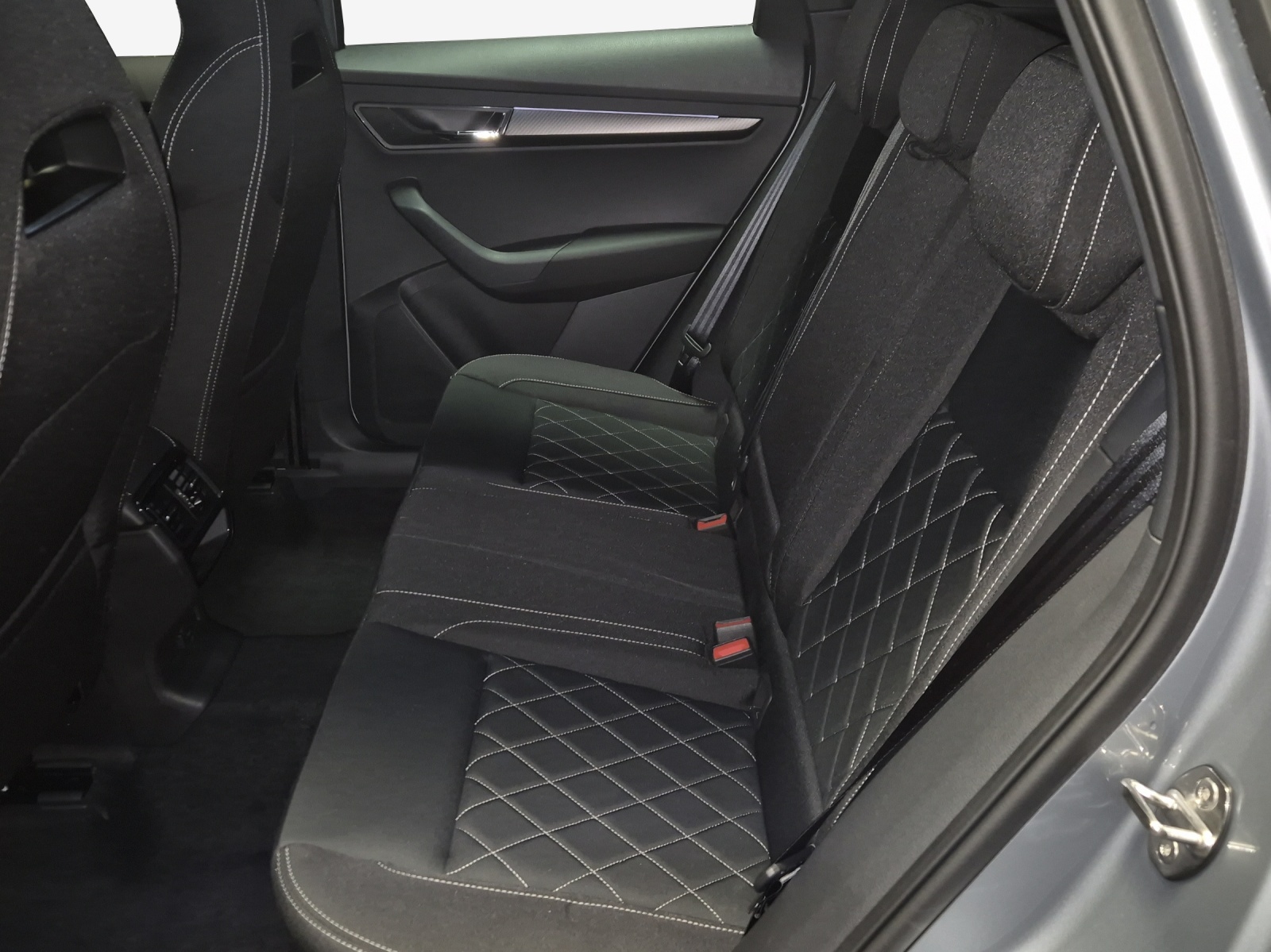 SKODA Karoq 2.0 TSI SportLine 4x4 DSG-image-11