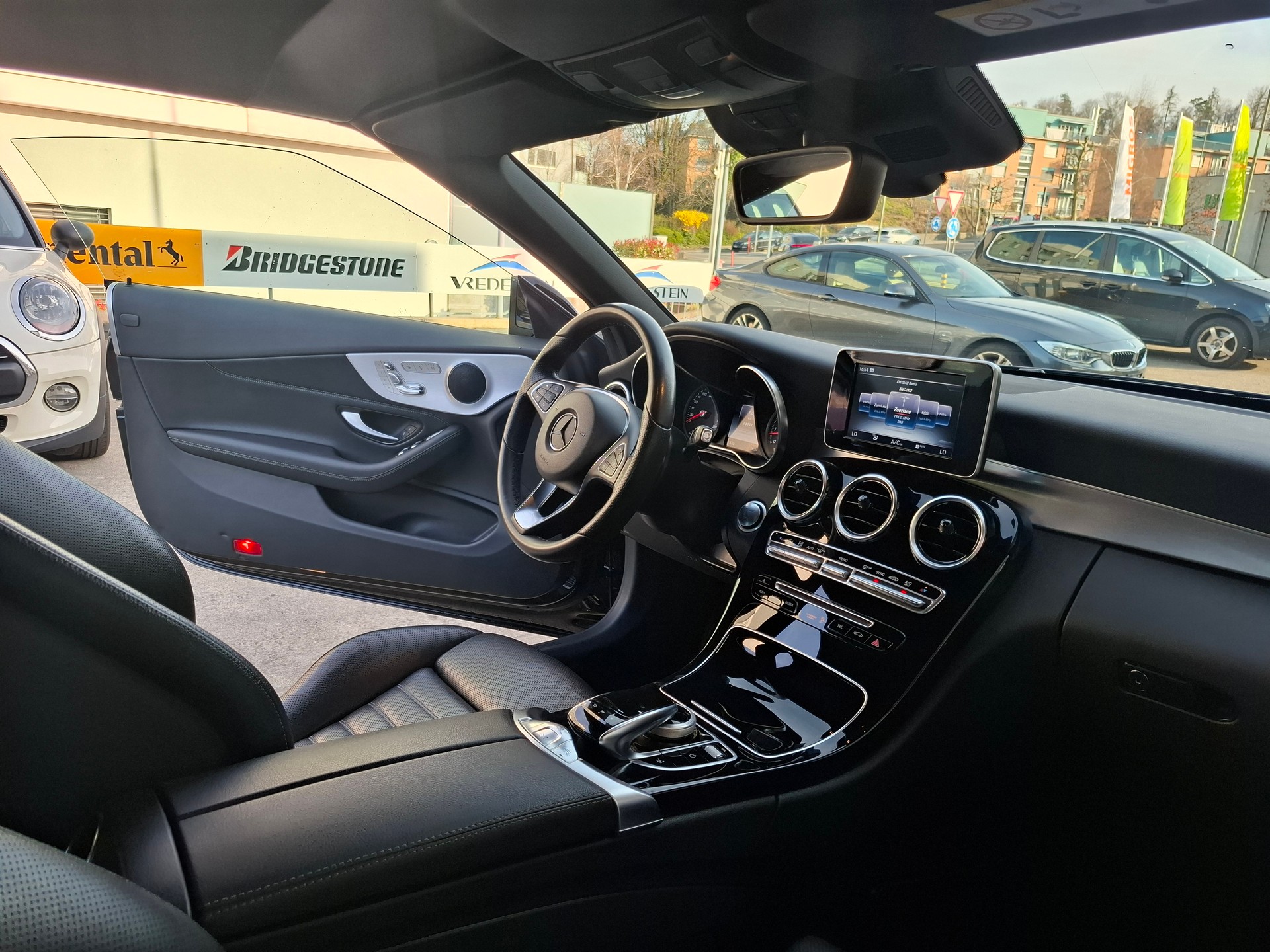 MERCEDES-BENZ C 400 Cabriolet 4Matic 9G-Tronic-image-5
