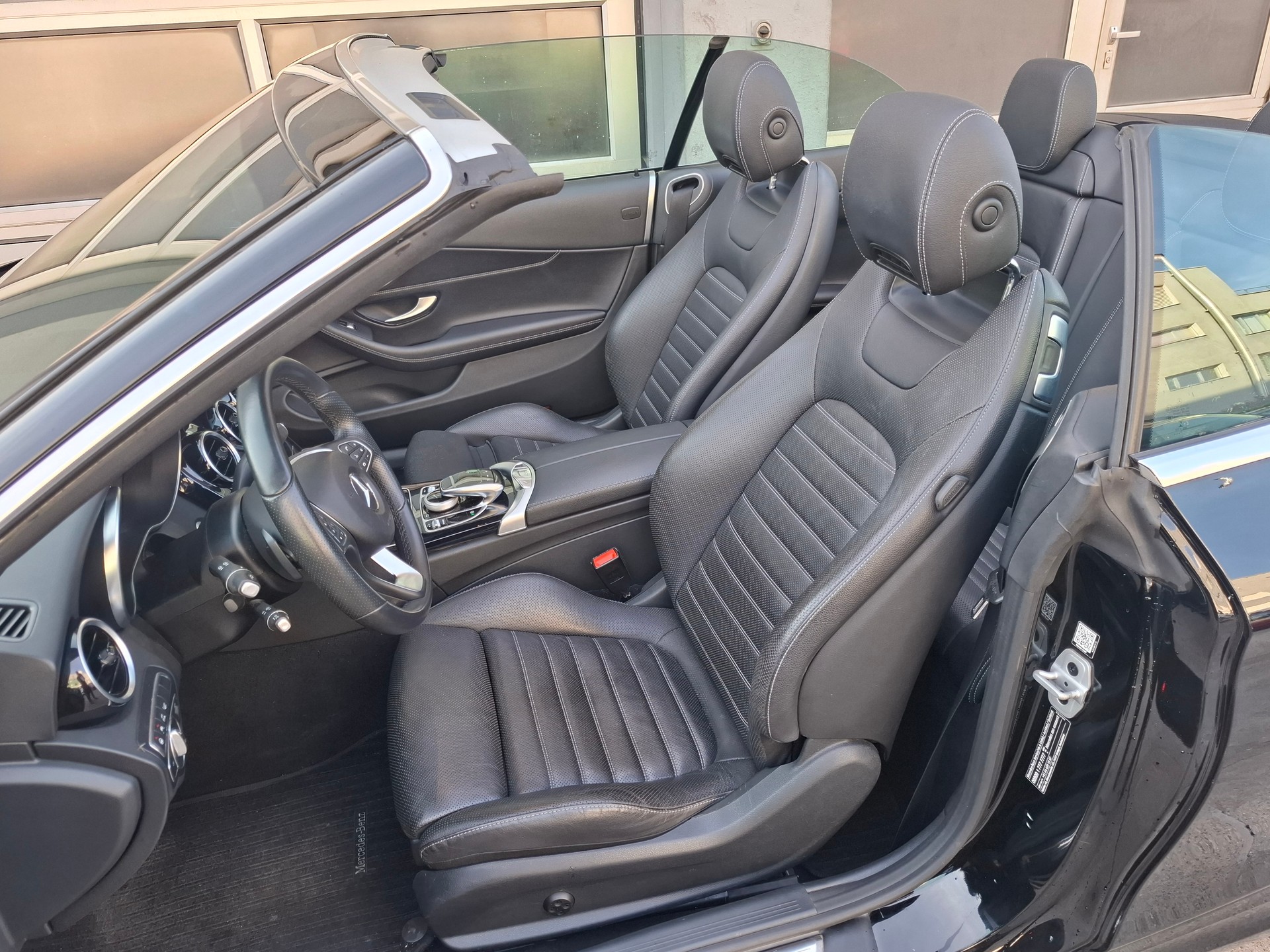 MERCEDES-BENZ C 400 Cabriolet 4Matic 9G-Tronic-image-6