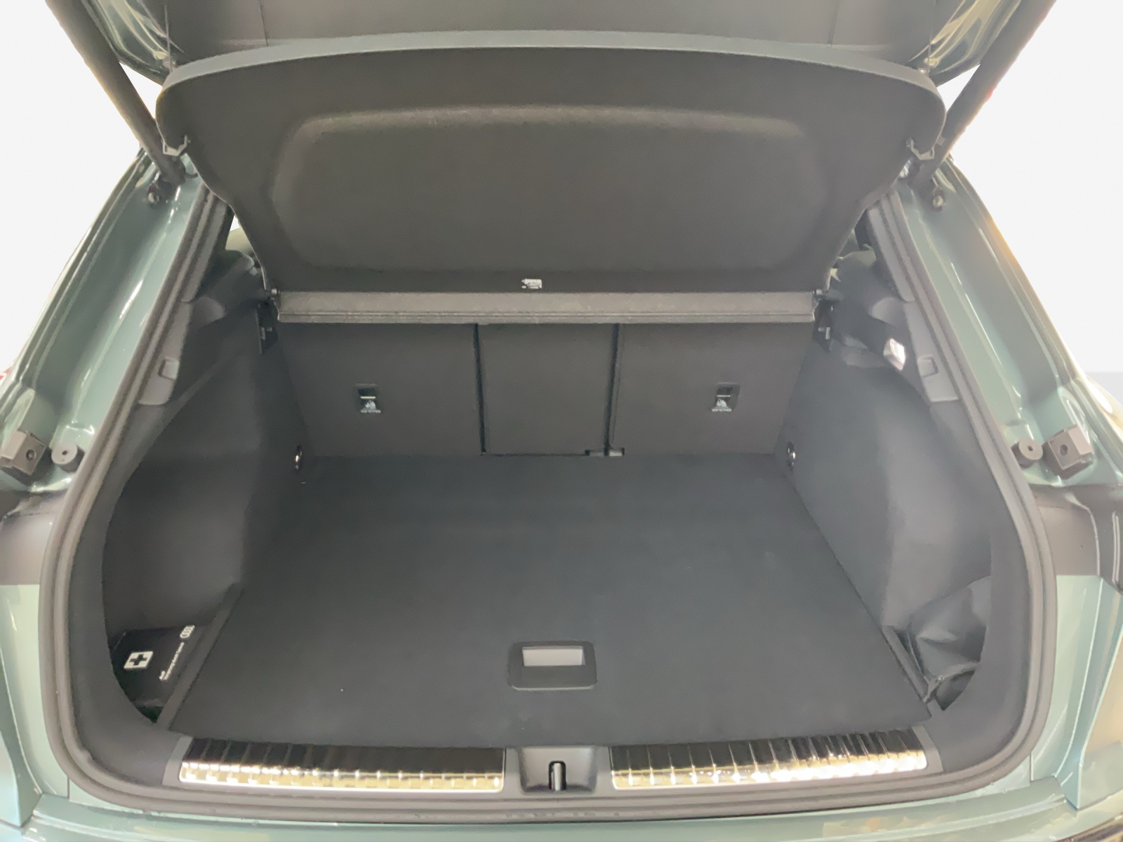 AUDI Q3 SUV 110 kW TFSI S tronic-image-12