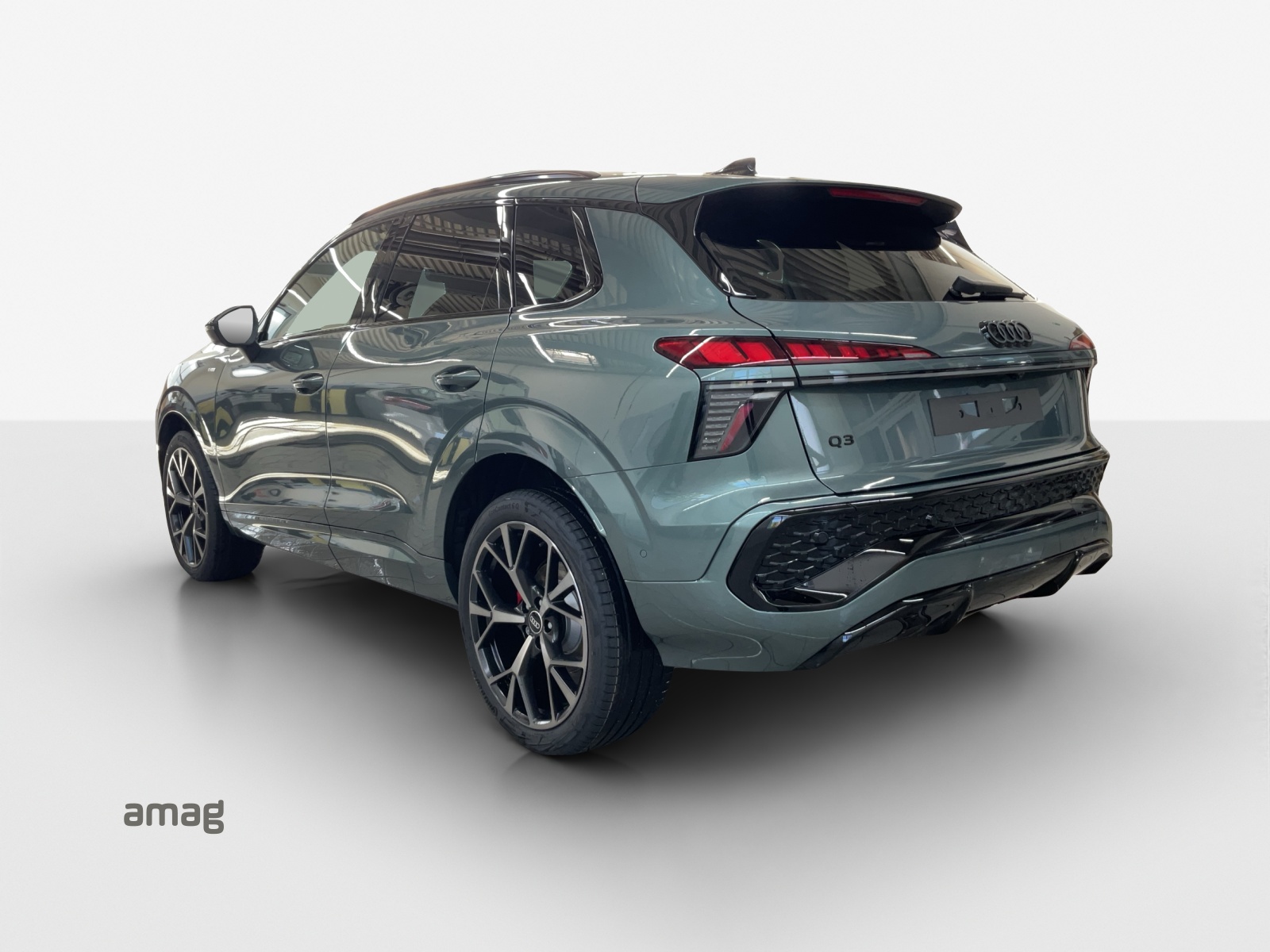 AUDI Q3 SUV 110 kW TFSI S tronic-image-2