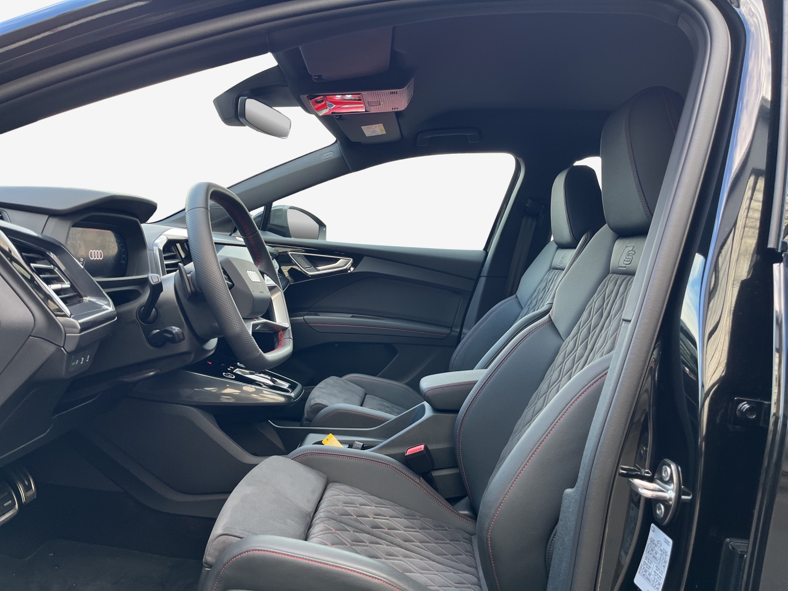 AUDI Q4 e-tron 45 Edition Swiss Ski quattro-image-8