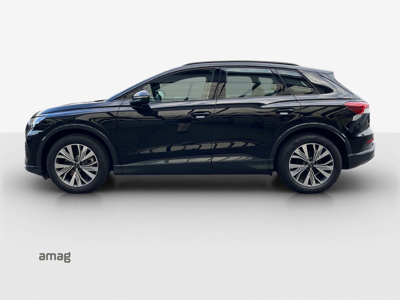 AUDI Q4 e-tron 45 Edition Swiss Ski quattro-image-1