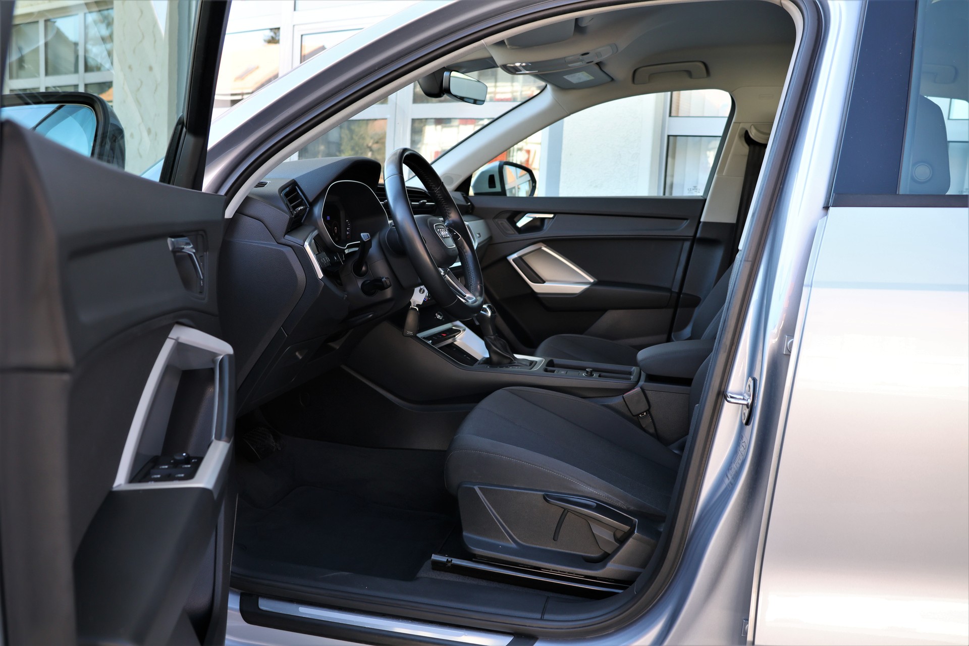 AUDI Q3 35 TDI advanced S-tronic (CH)-image-8