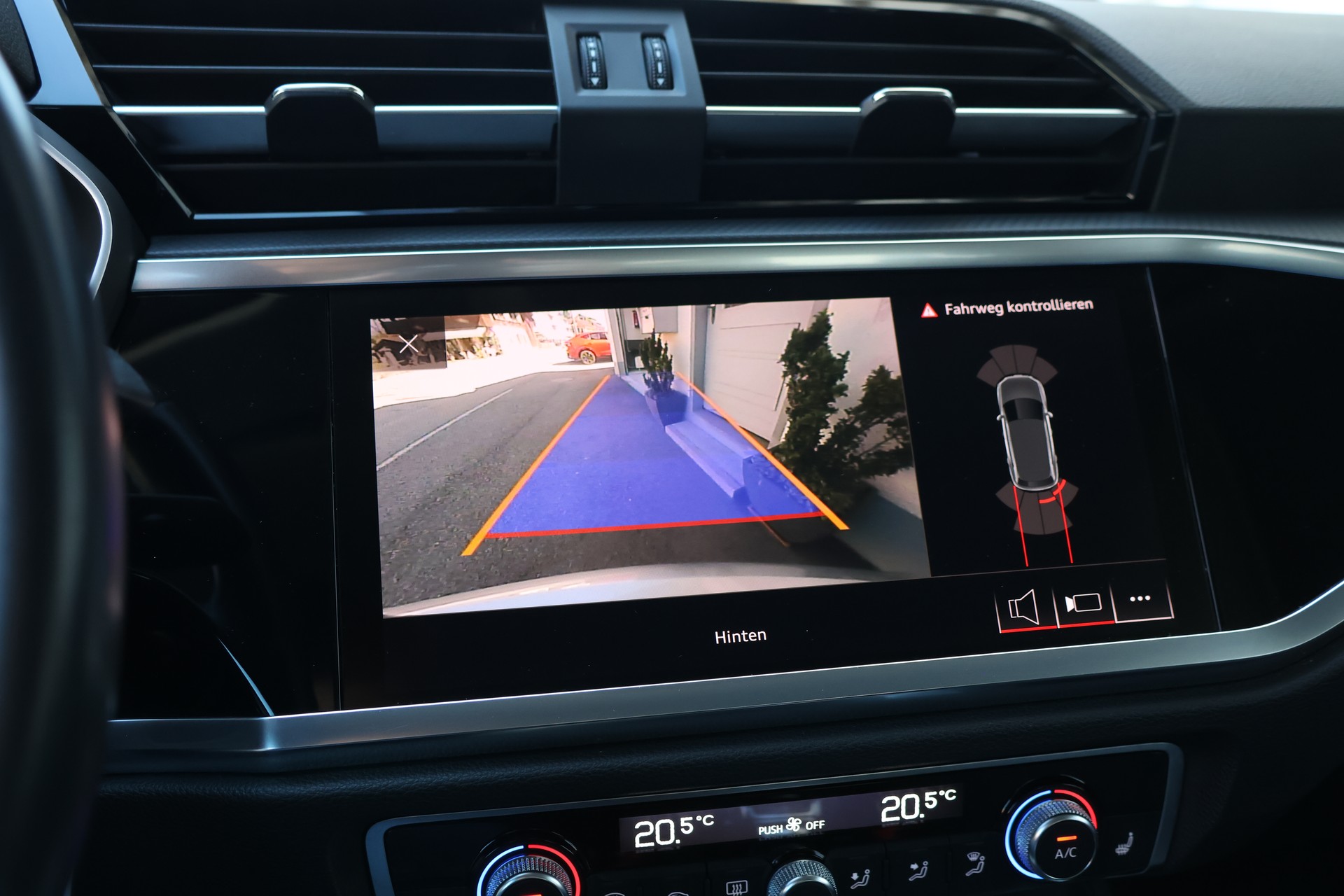 AUDI Q3 35 TDI advanced S-tronic (CH)-image-14