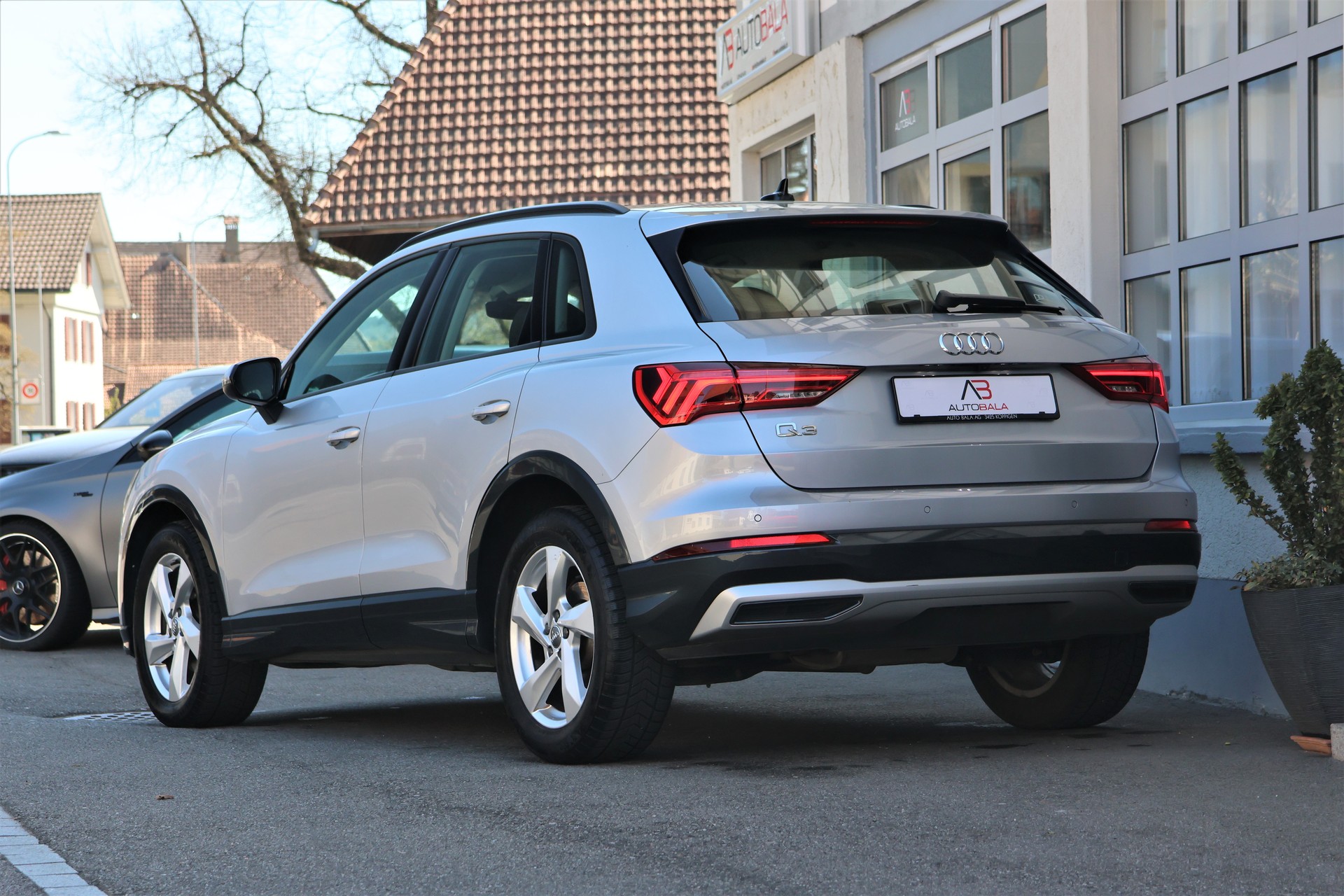 AUDI Q3 35 TDI advanced S-tronic (CH)-image-2