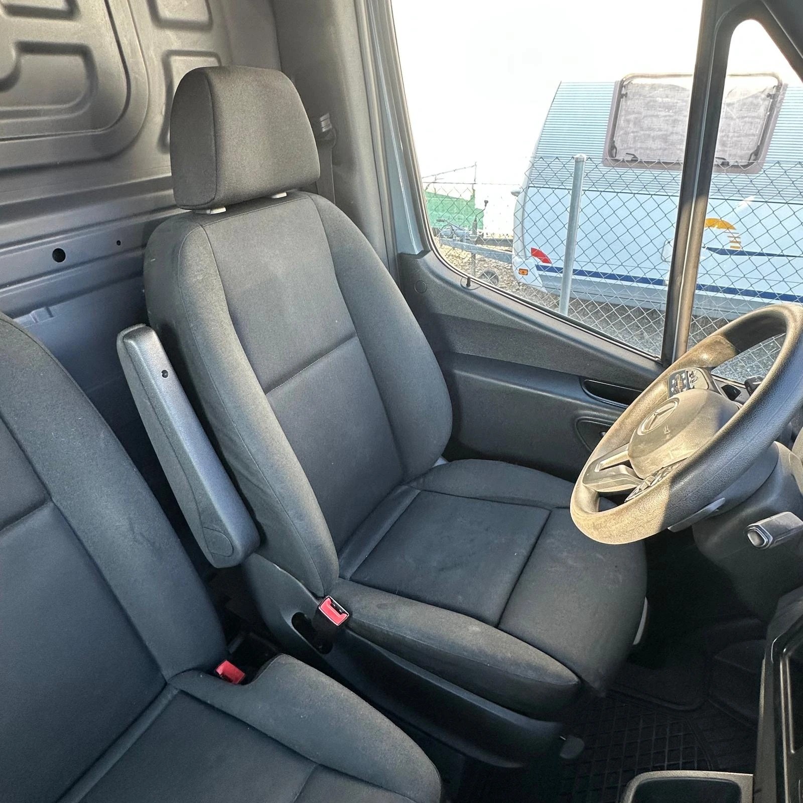 MERCEDES-BENZ Sprinter 214 CDI Standard 9G-TRONIC FWD-image-38