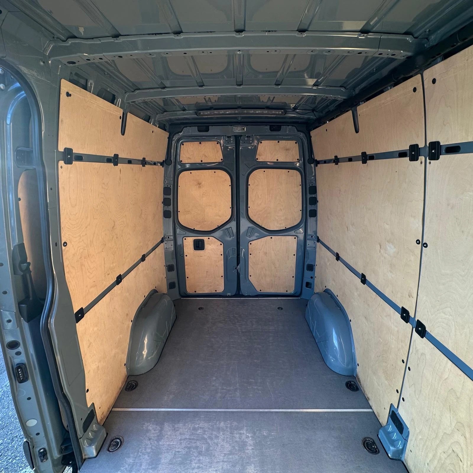 MERCEDES-BENZ Sprinter 214 CDI Standard 9G-TRONIC FWD-image-27