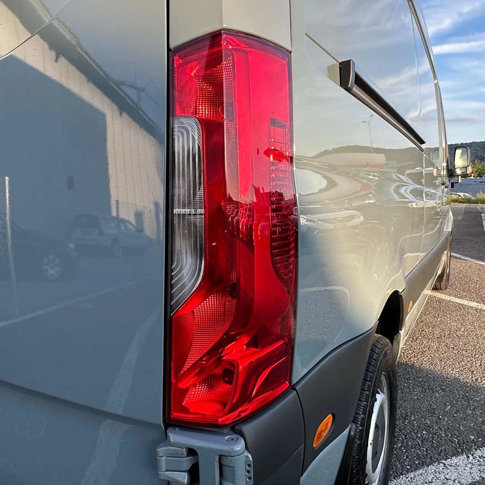MERCEDES-BENZ Sprinter 214 CDI Standard 9G-TRONIC FWD-image-24