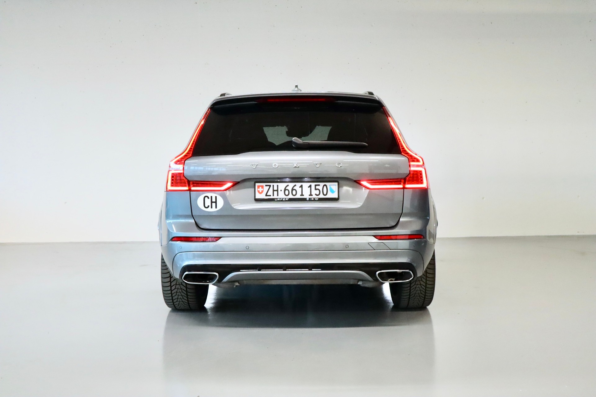 VOLVO XC60 T8 eAWD R-Design | CH-FZG | PANORAMADACH | LUFTFAHRWERK | HEAD-UP DISPLAY | 360° KAMERA | HARMAN KARDON-image-3