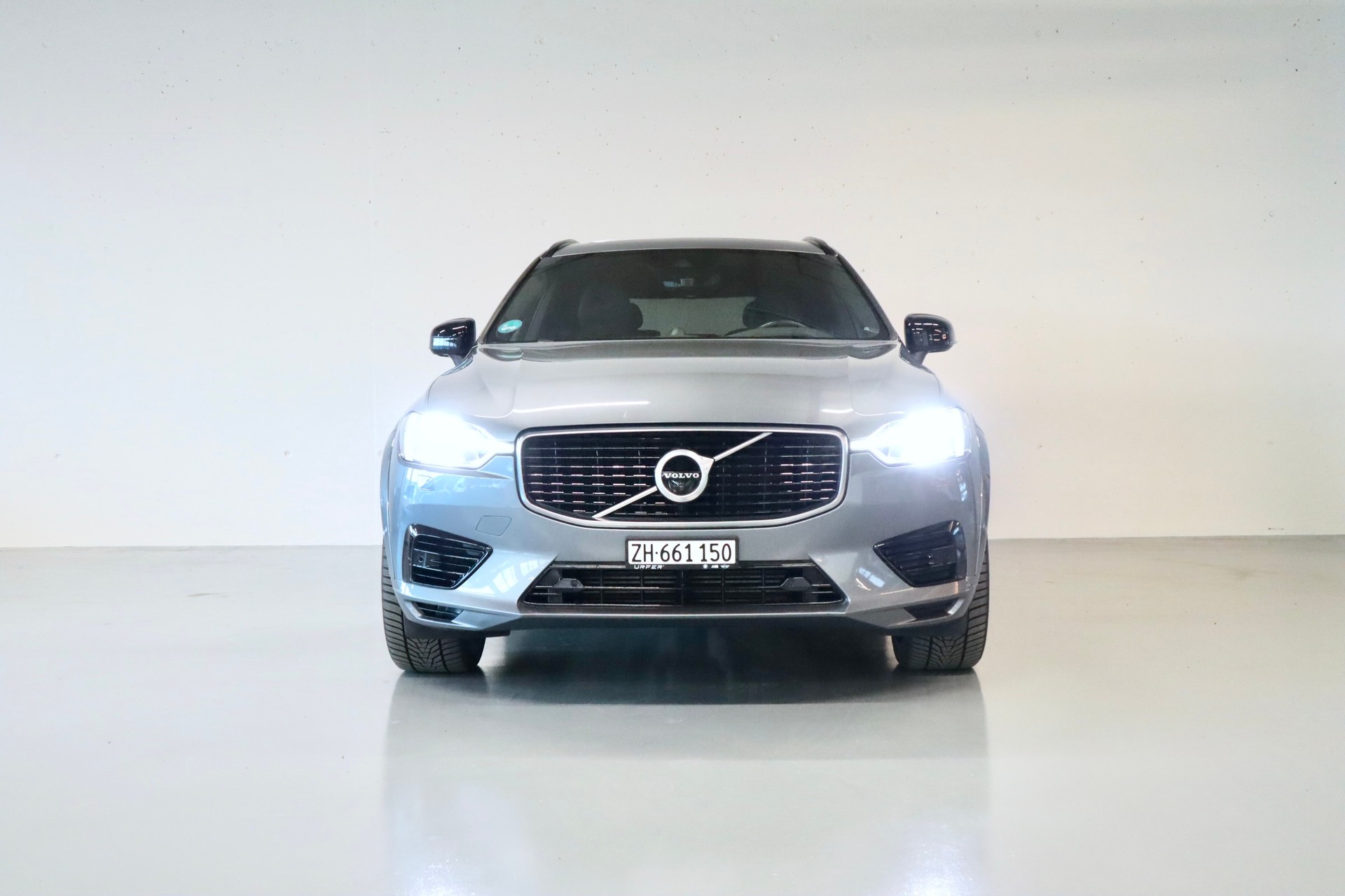 VOLVO XC60 T8 eAWD R-Design | CH-FZG | PANORAMADACH | LUFTFAHRWERK | HEAD-UP DISPLAY | 360° KAMERA | HARMAN KARDON-image-5