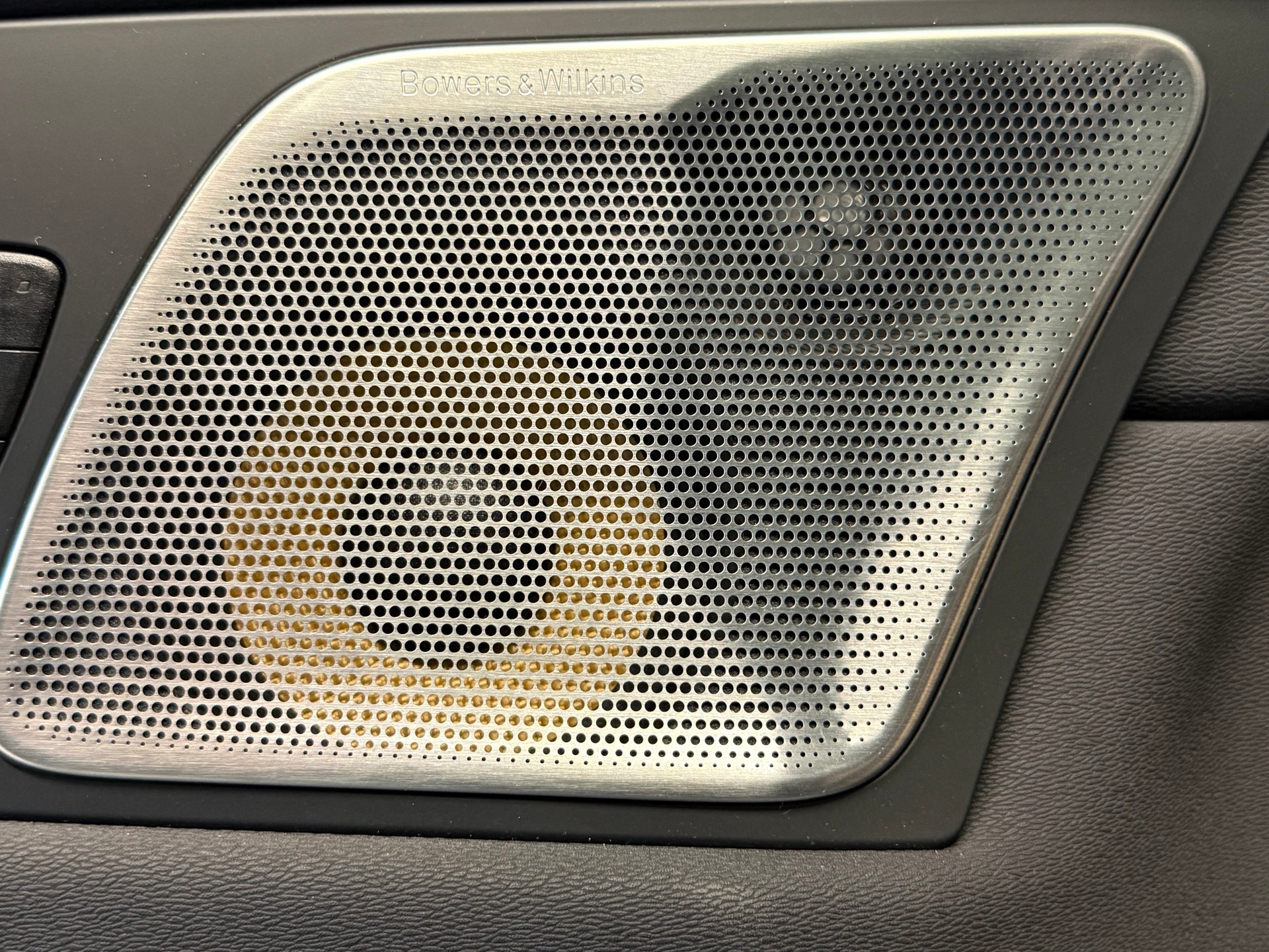 VOLVO XC60 T8 eAWD R-Design | CH-FZG | PANORAMADACH | LUFTFAHRWERK | HEAD-UP DISPLAY | 360° KAMERA | HARMAN KARDON-image-13
