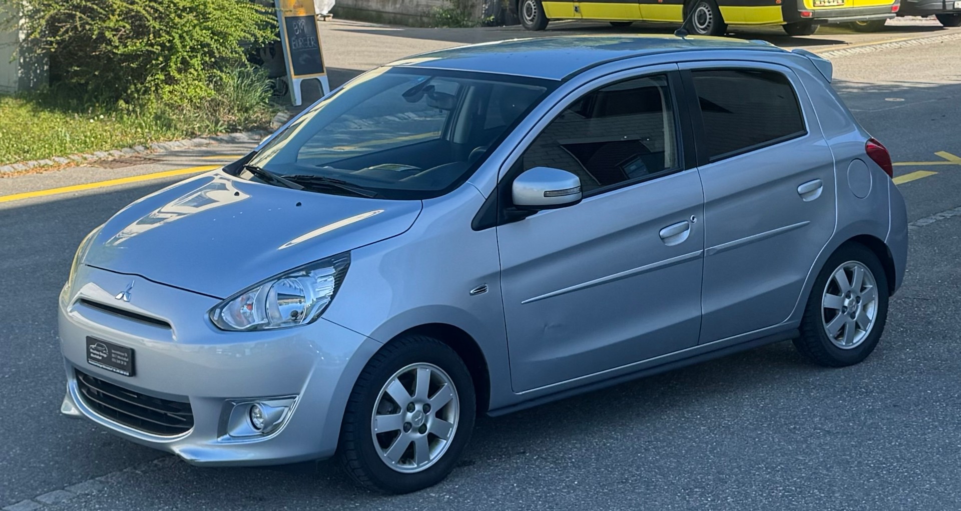 MITSUBISHI Space Star 1.2 Celebration 300K CVT-showroom-element-2