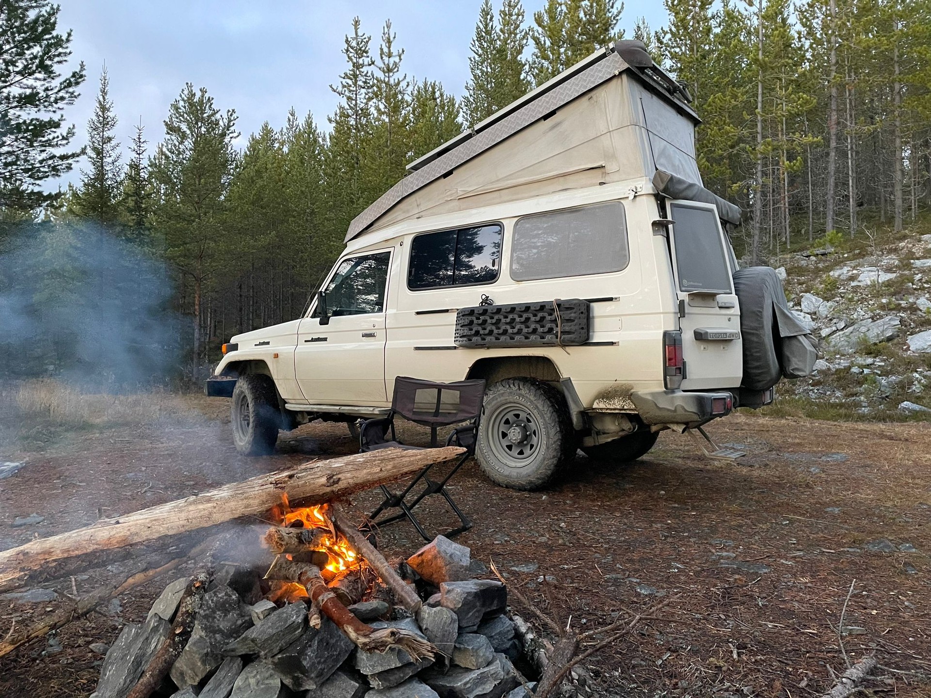 TOYOTA HZJ75-image-1
