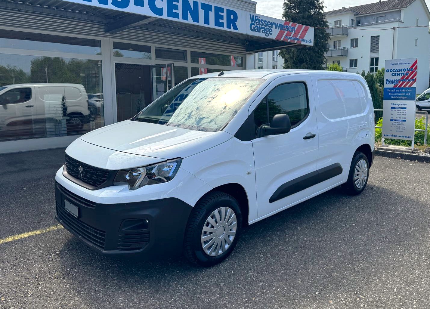 PEUGEOT Blue HDi 75 Pro L1-image-8