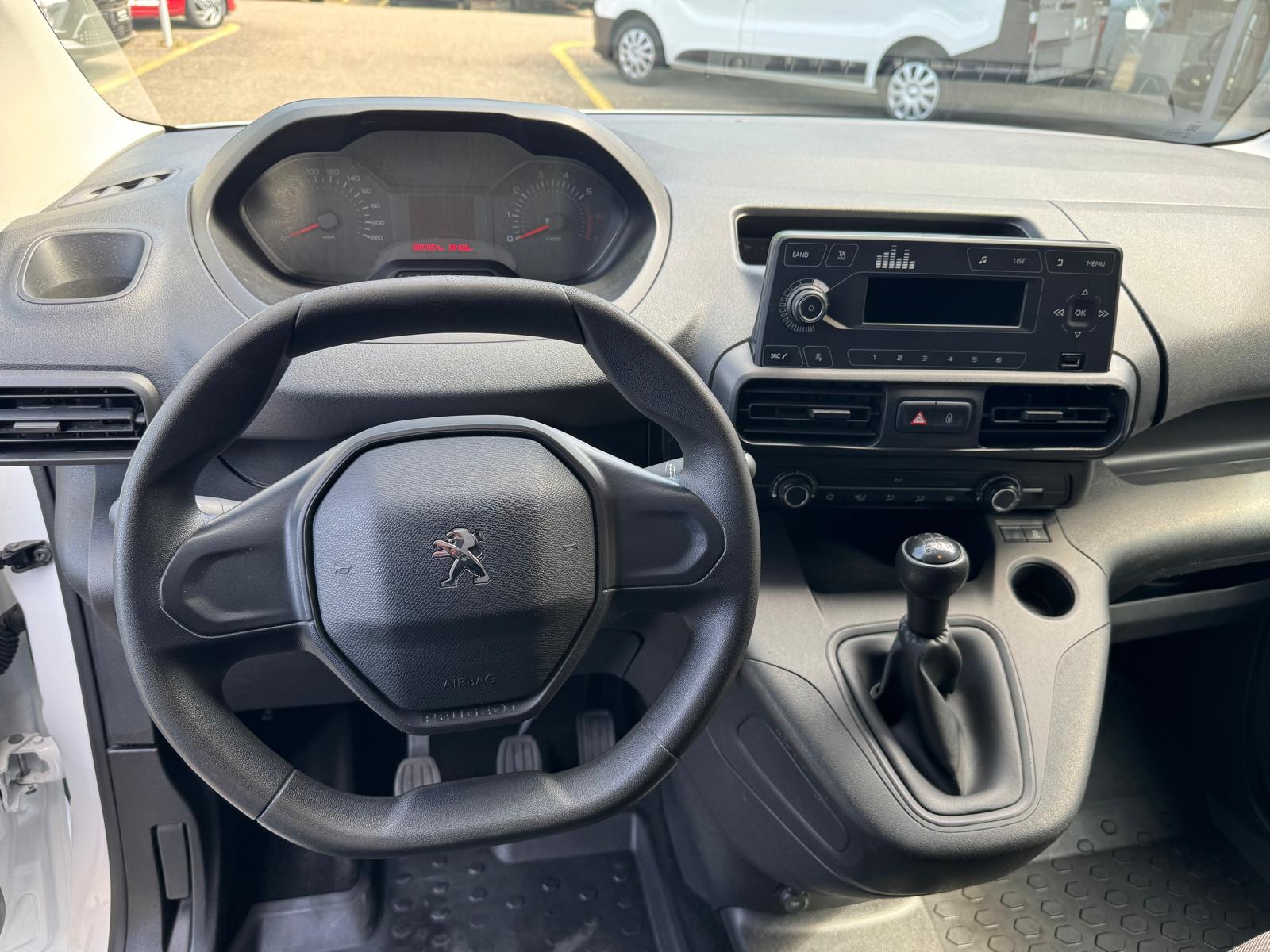 PEUGEOT Blue HDi 75 Pro L1-image-2