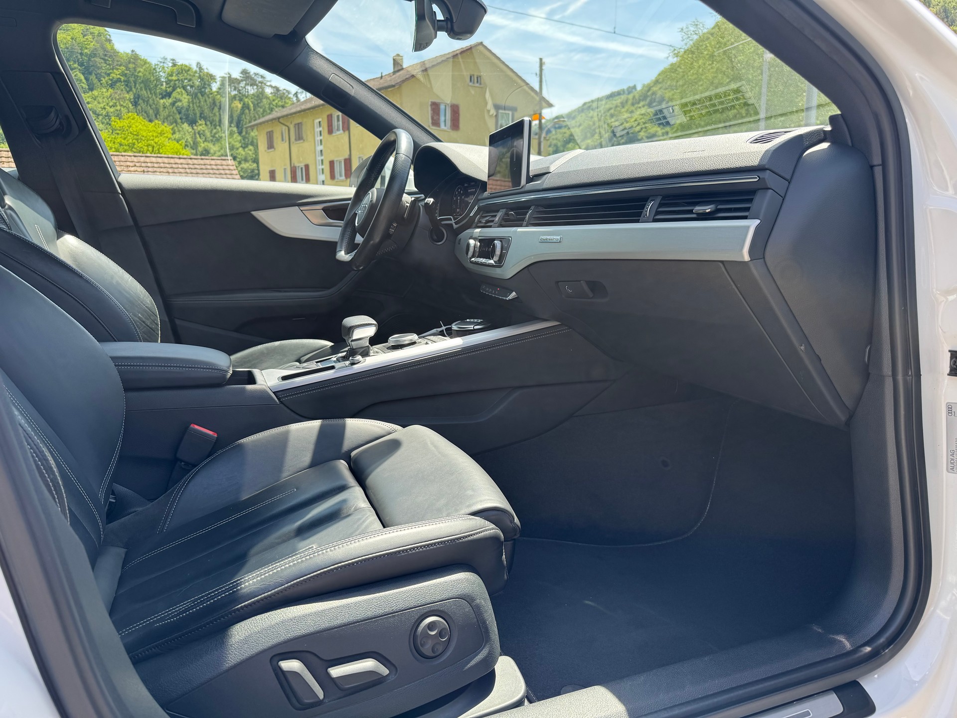 AUDI A4 Avant 2.0 TFSI Sport quattro S-tronic-image-14