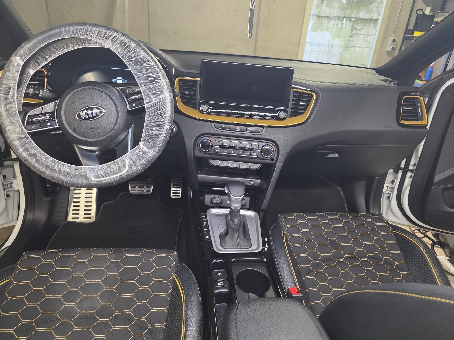KIA 1.6 T-GDI 204 ps-image-3