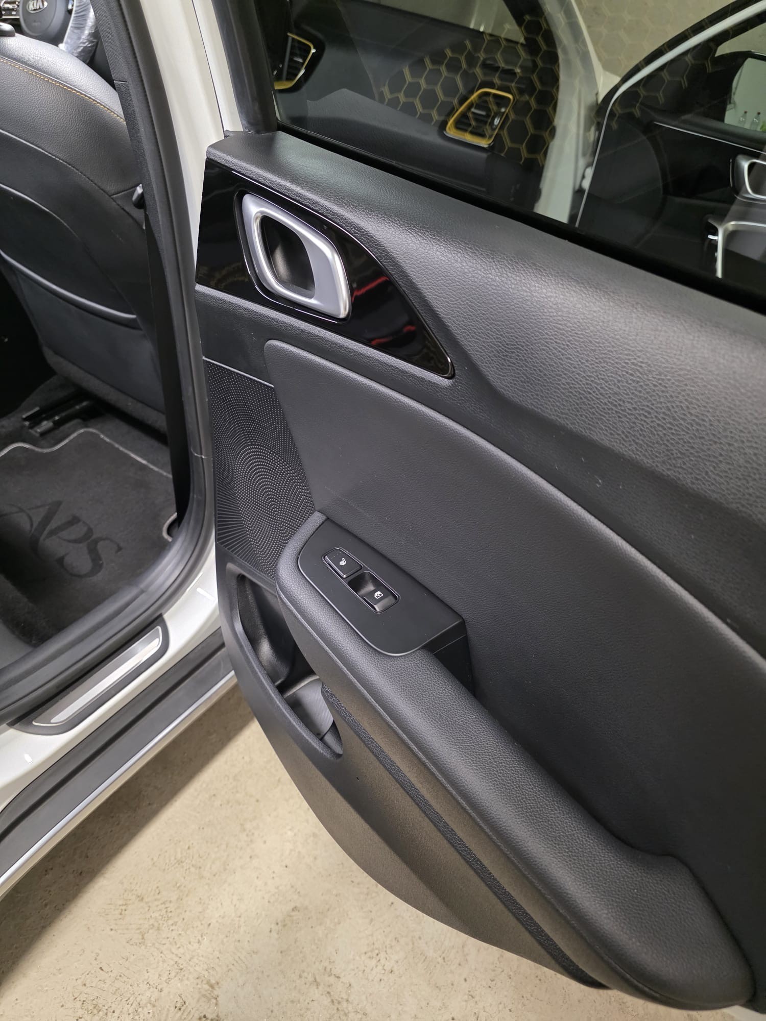 KIA 1.6 T-GDI 204 ps-image-4