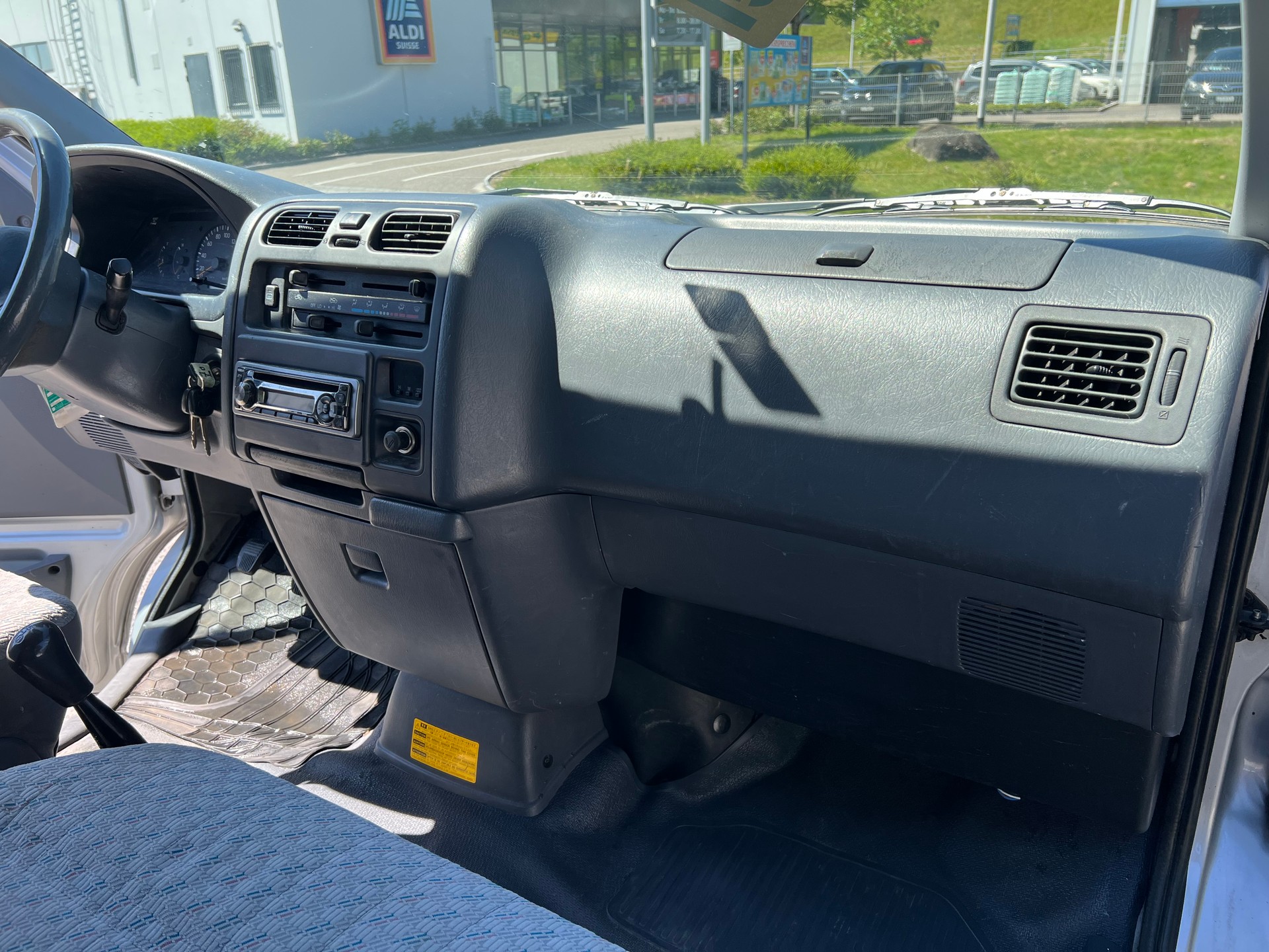 TOYOTA Hiace D-4D 4WD Van-image-13