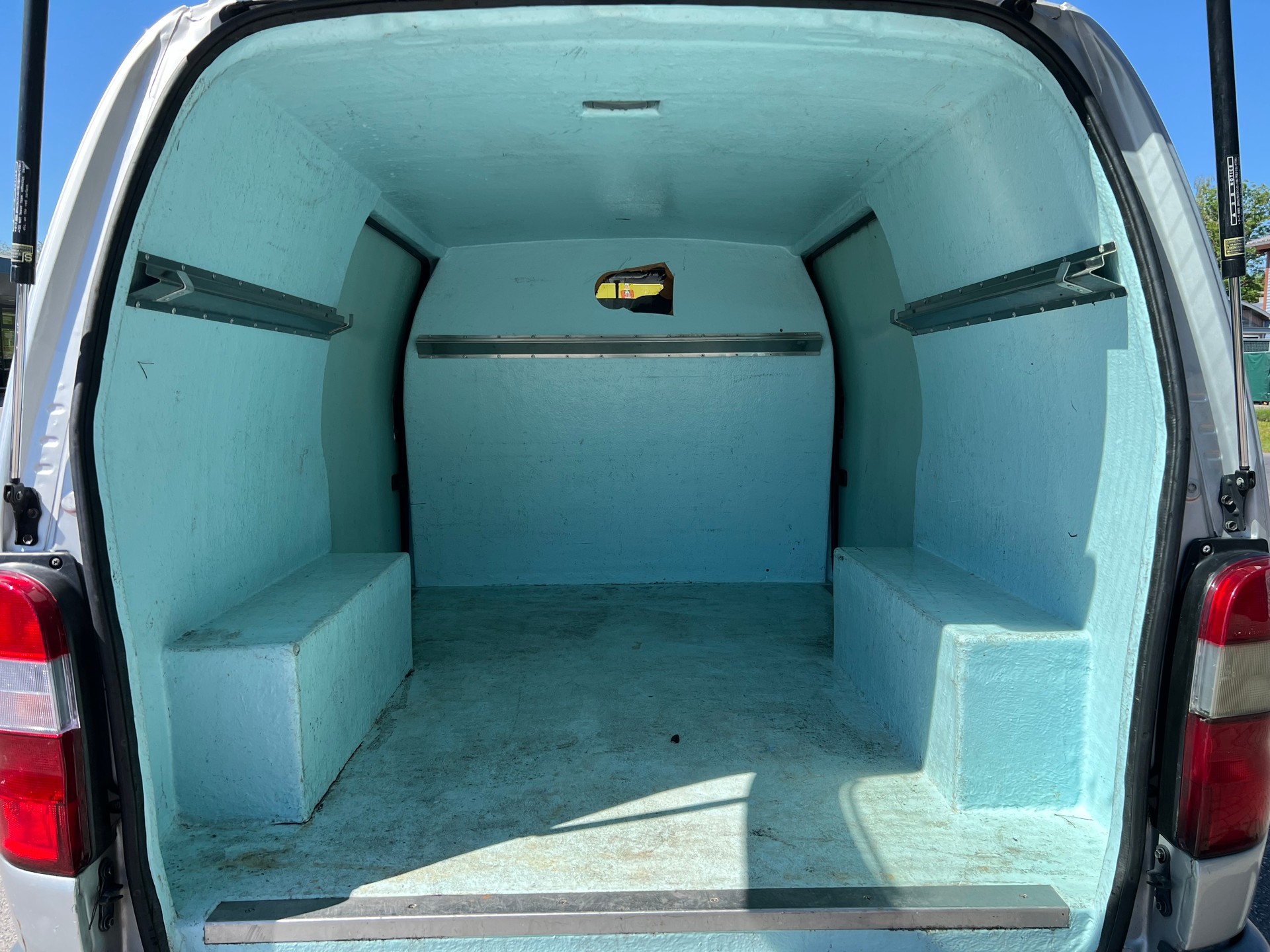 TOYOTA Hiace D-4D 4WD Van-image-12