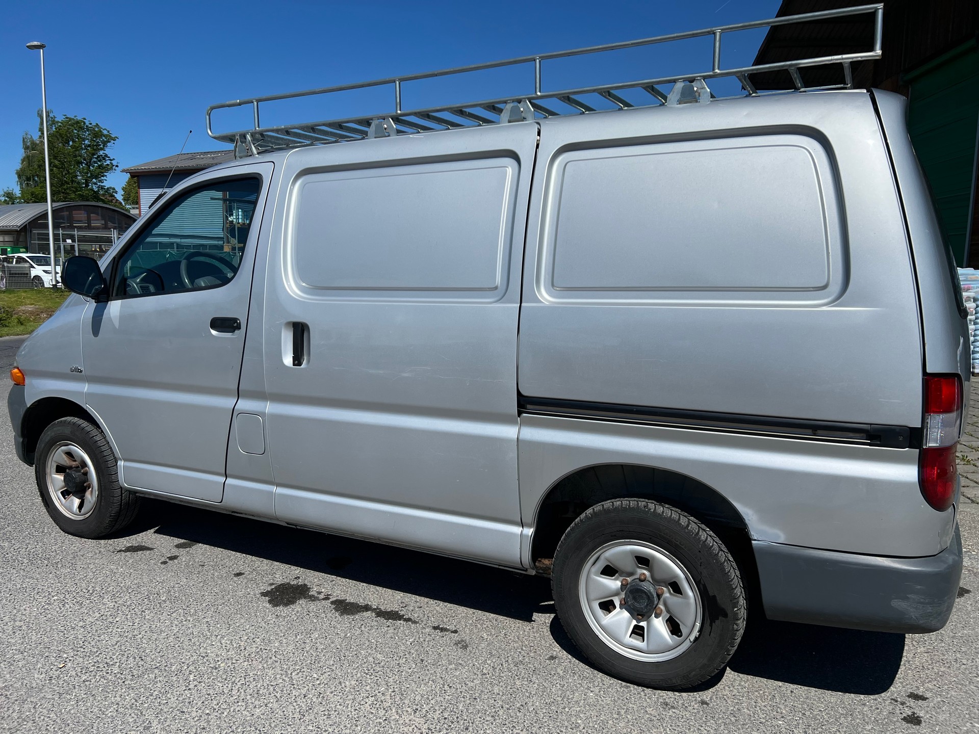 TOYOTA Hiace D-4D 4WD Van-image-3