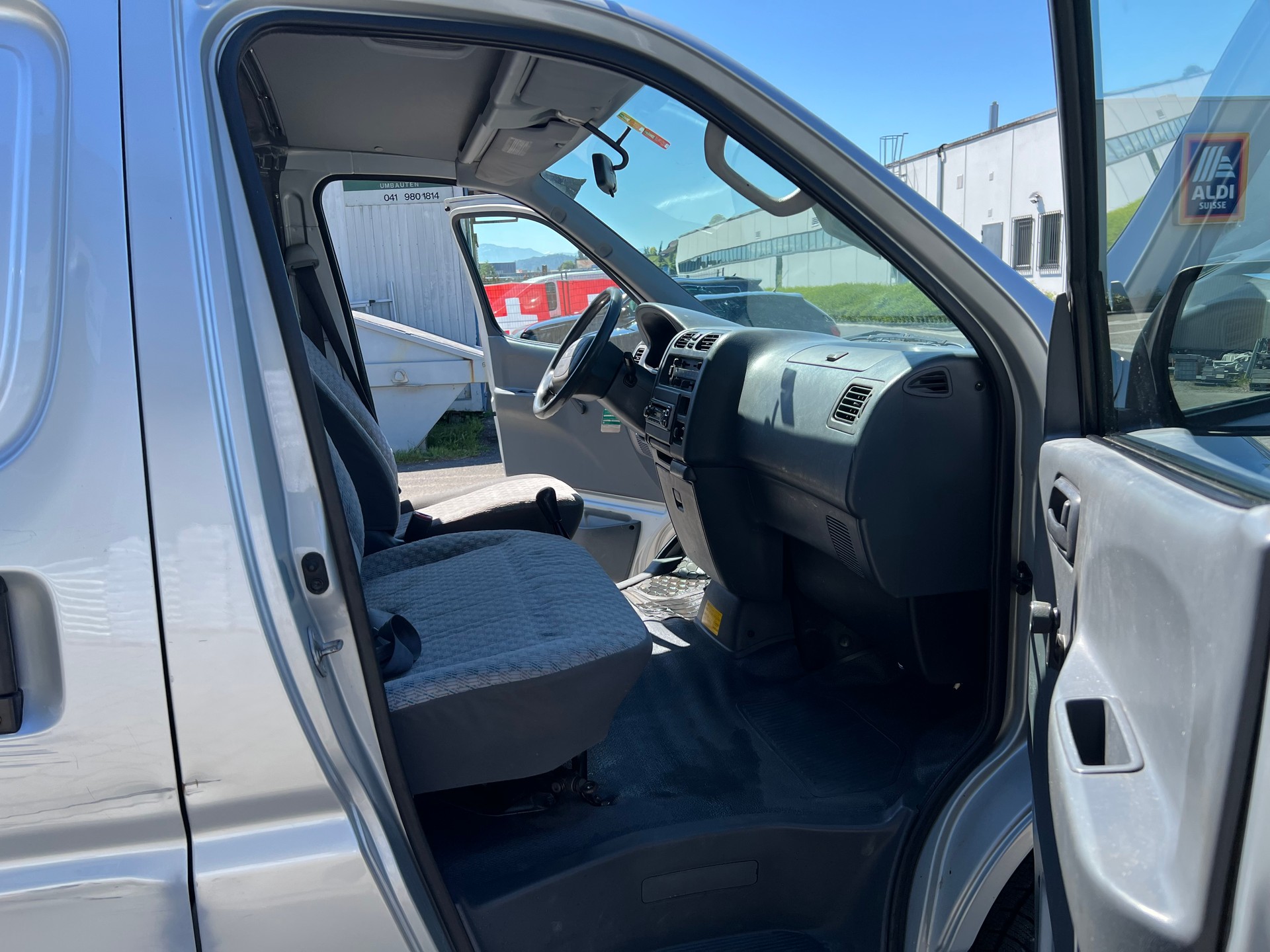TOYOTA Hiace D-4D 4WD Van-image-8