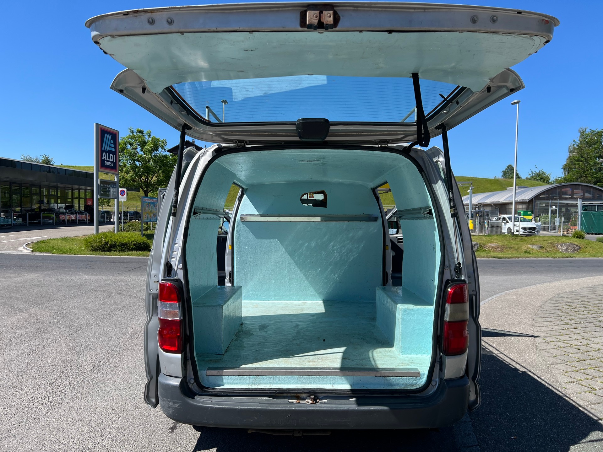 TOYOTA Hiace D-4D 4WD Van-image-11