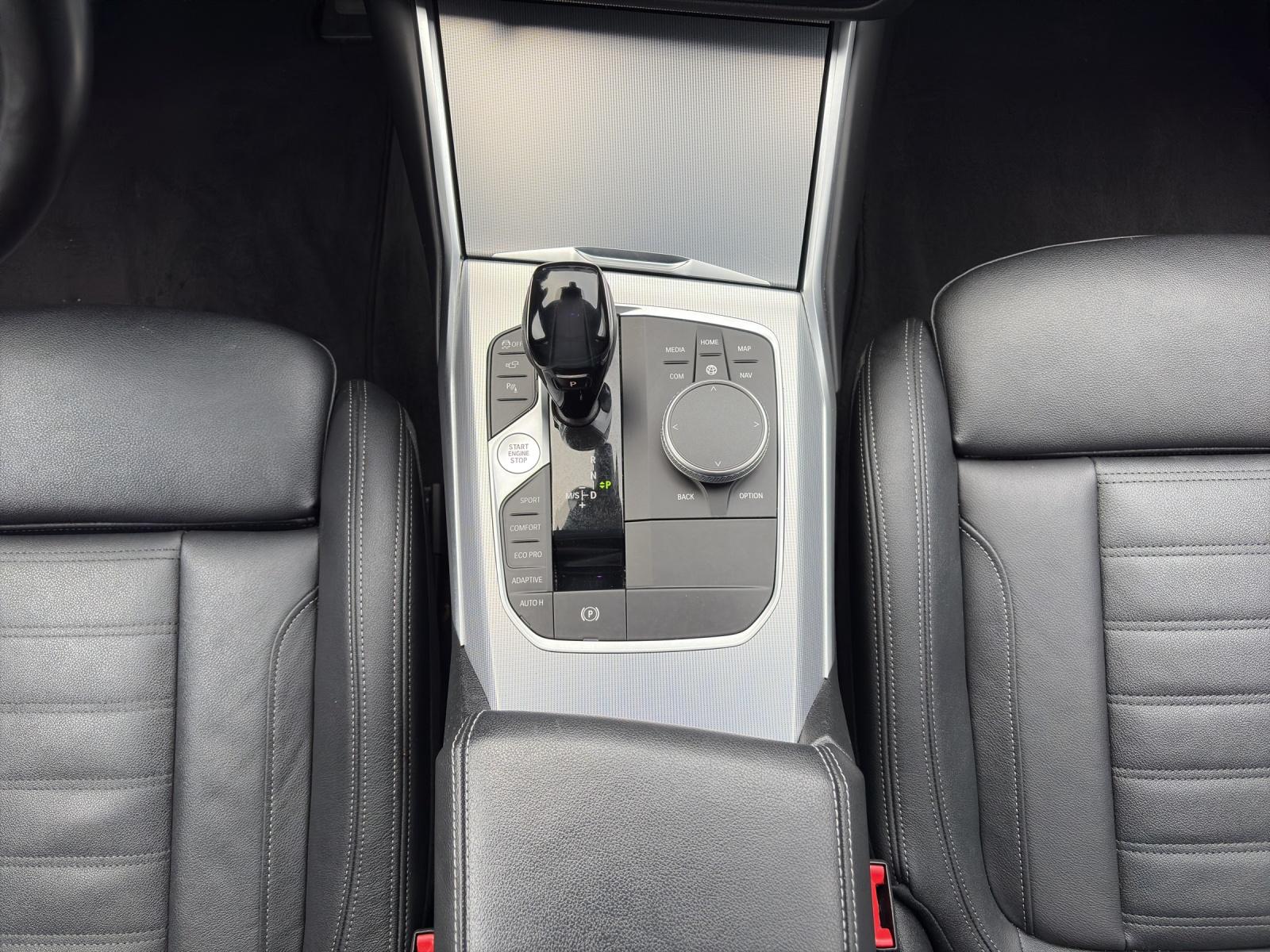 BMW M340d xDrive 48V Touring Steptronic Sport-image-17