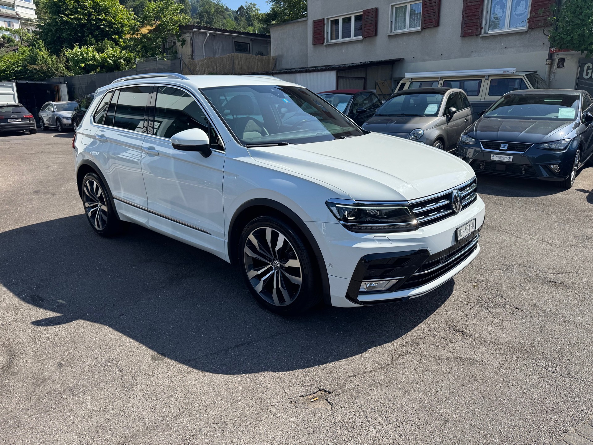 VW Tiguan 2.0 TDI SCR R-LINE 4Motion DSG-image-4