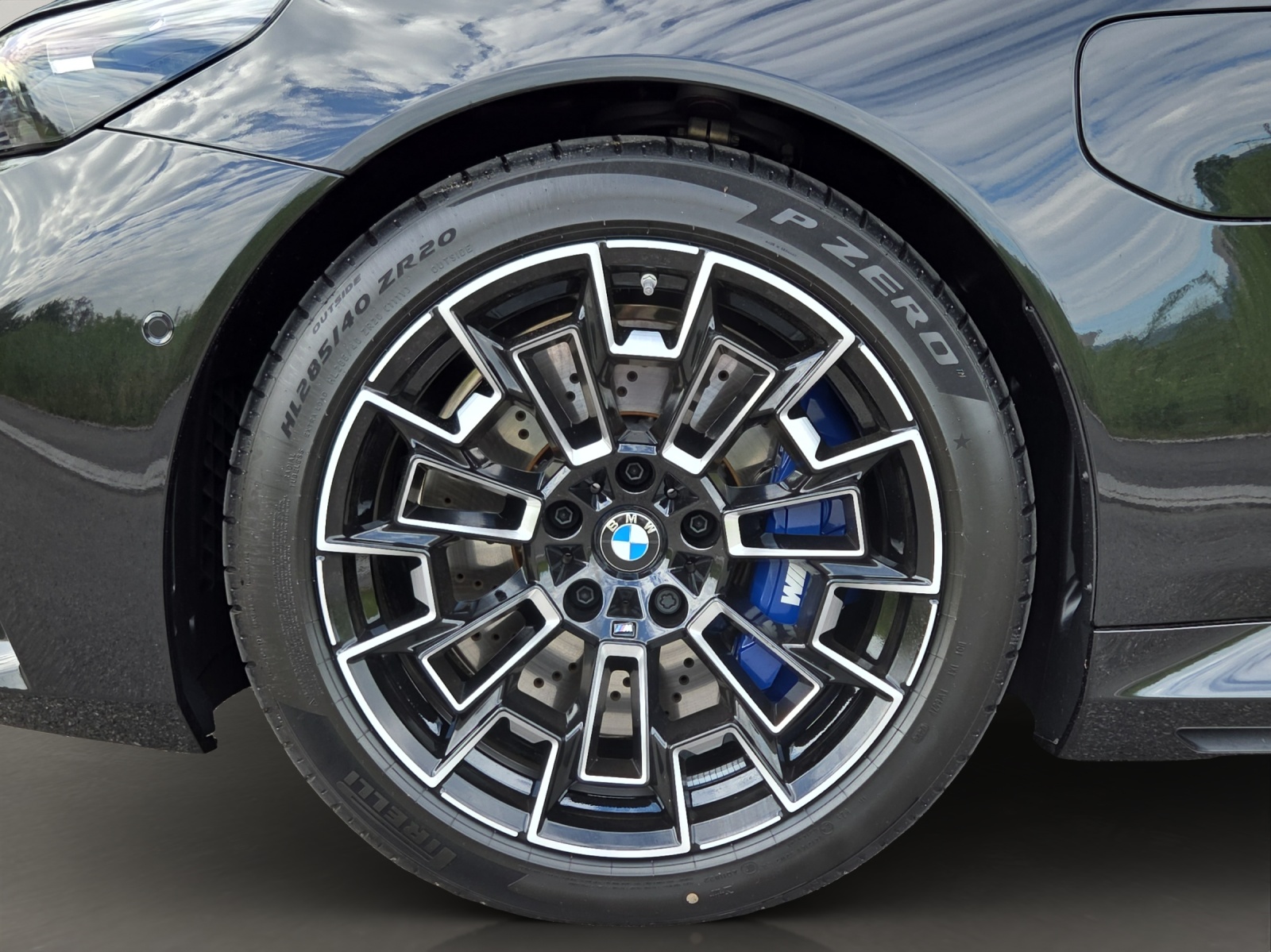 BMW M5 xDrive-image-5