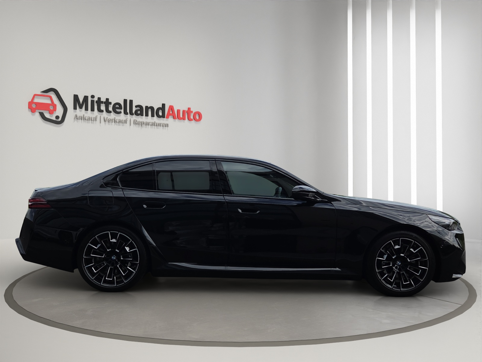 BMW M5 xDrive-showroom-element-3