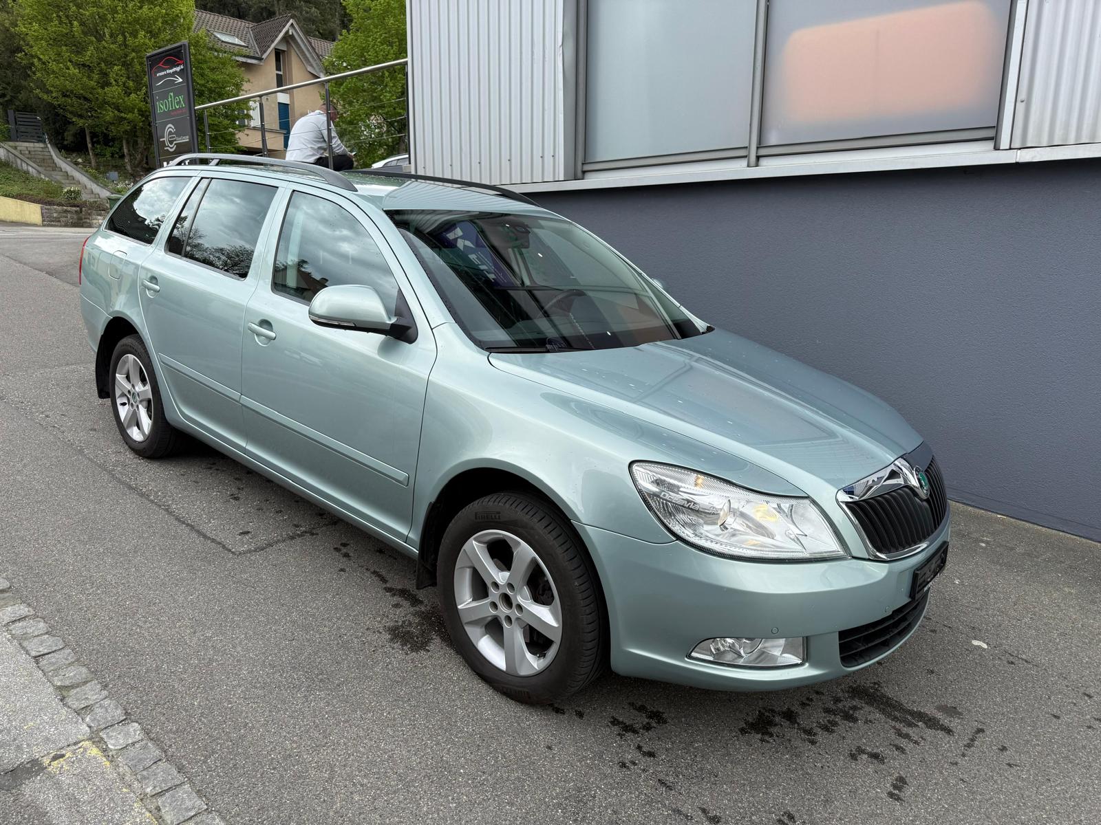 SKODA Octavia Combi 2.0 TDI Elegance 4x4 DSG-image-0