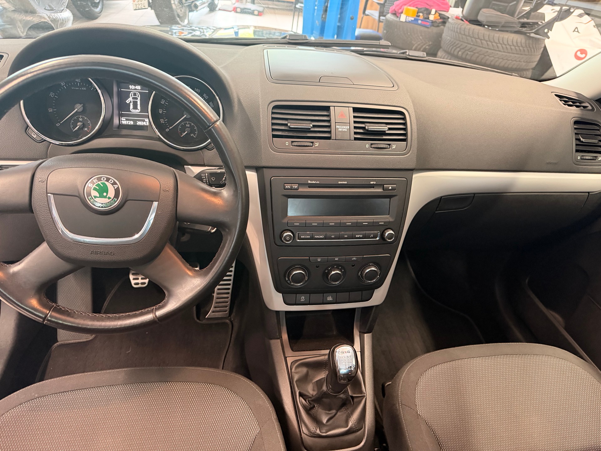 SKODA Yeti 1.8 TSI Entry 4x4-image-4