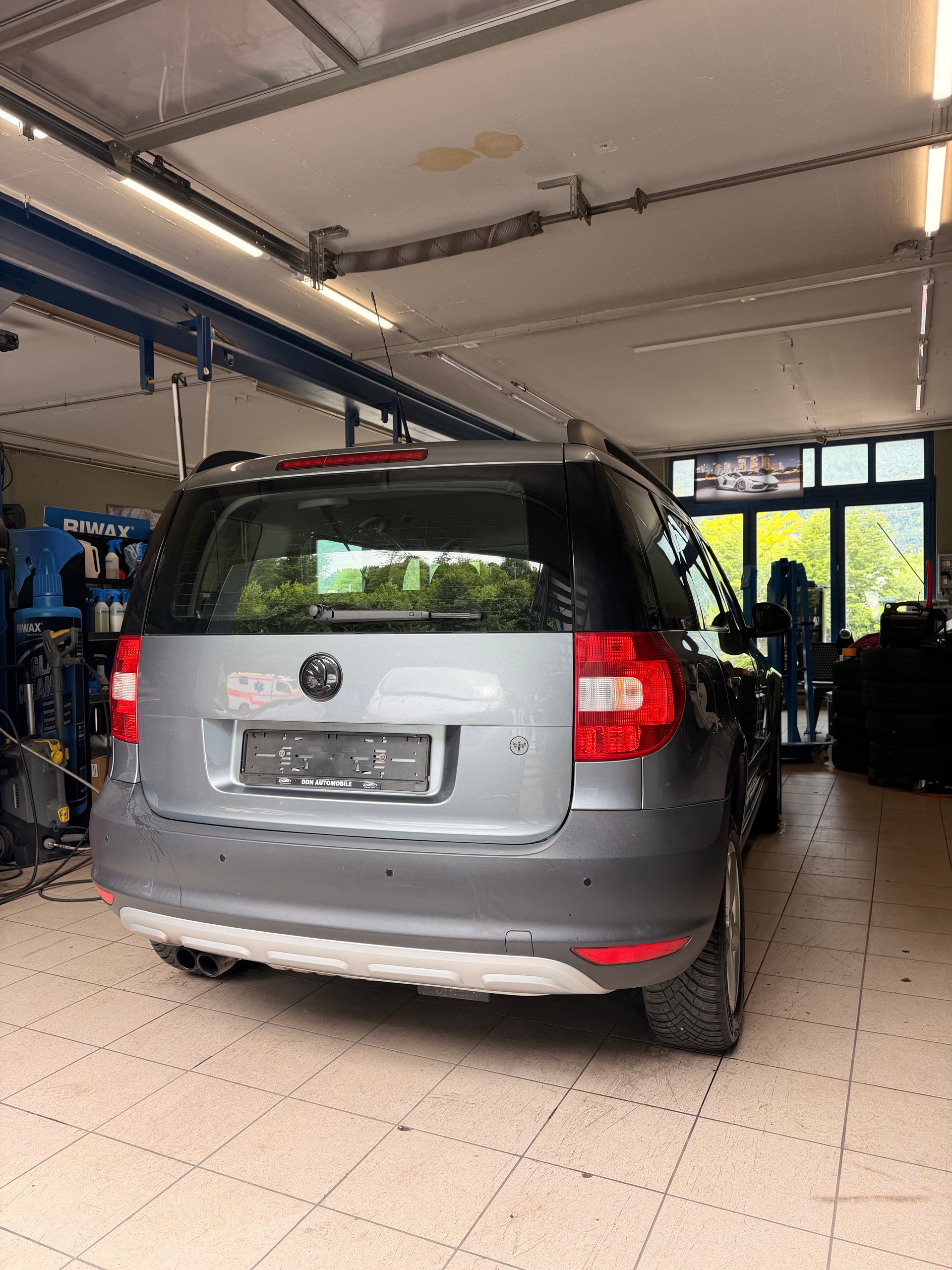 SKODA Yeti 1.8 TSI Entry 4x4-image-2
