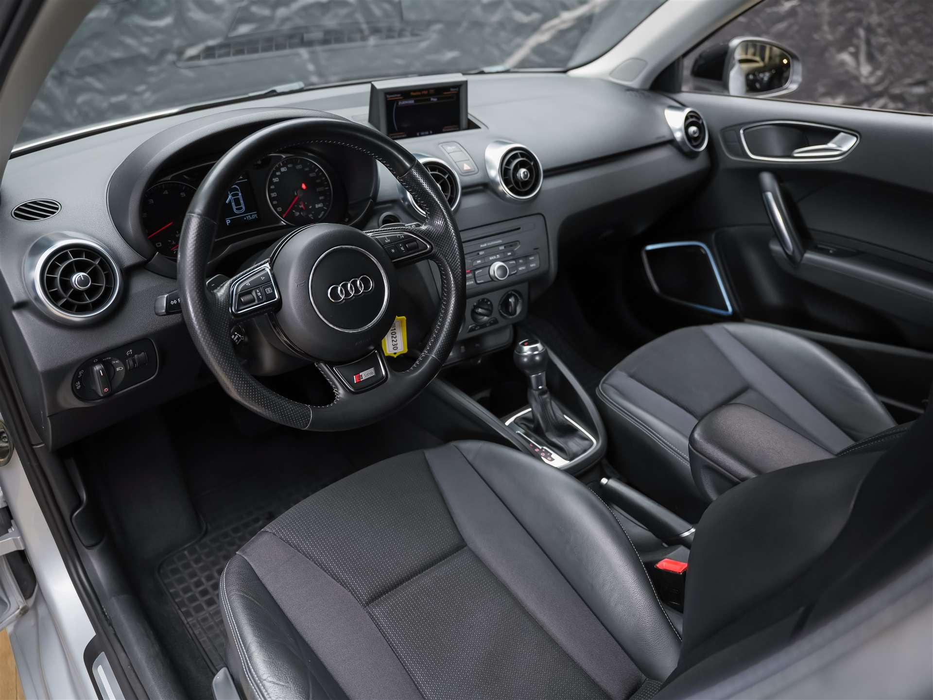 AUDI A1 S-Line 1.4 TFSI S-Tronic *CH Auto*Bose Soundsystem*Tempomat*-image-7