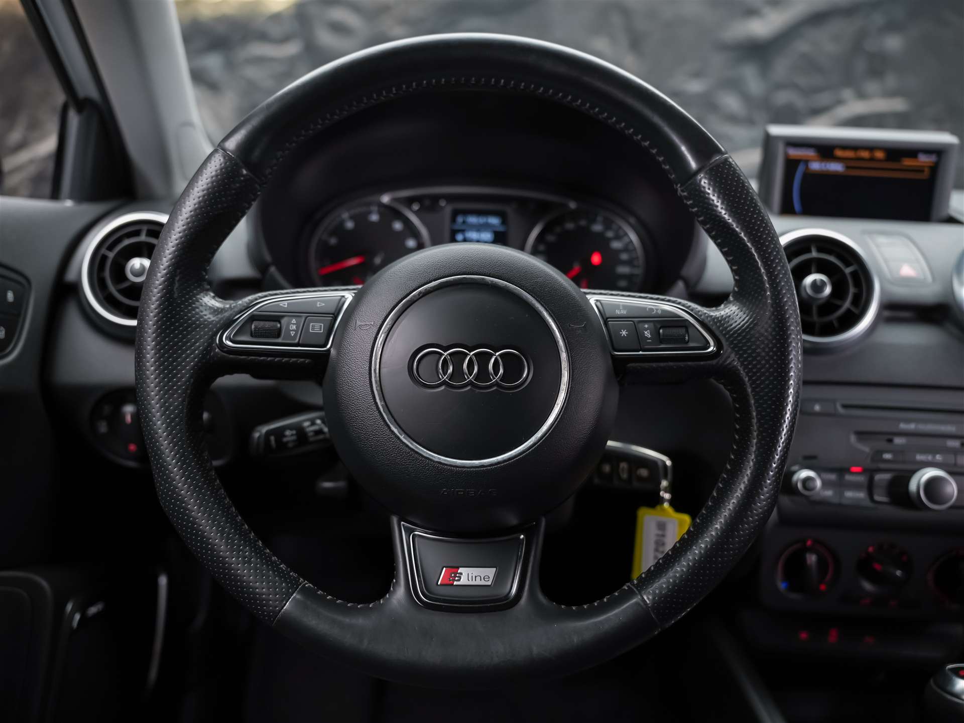 AUDI A1 S-Line 1.4 TFSI S-Tronic *CH Auto*Bose Soundsystem*Tempomat*-image-17