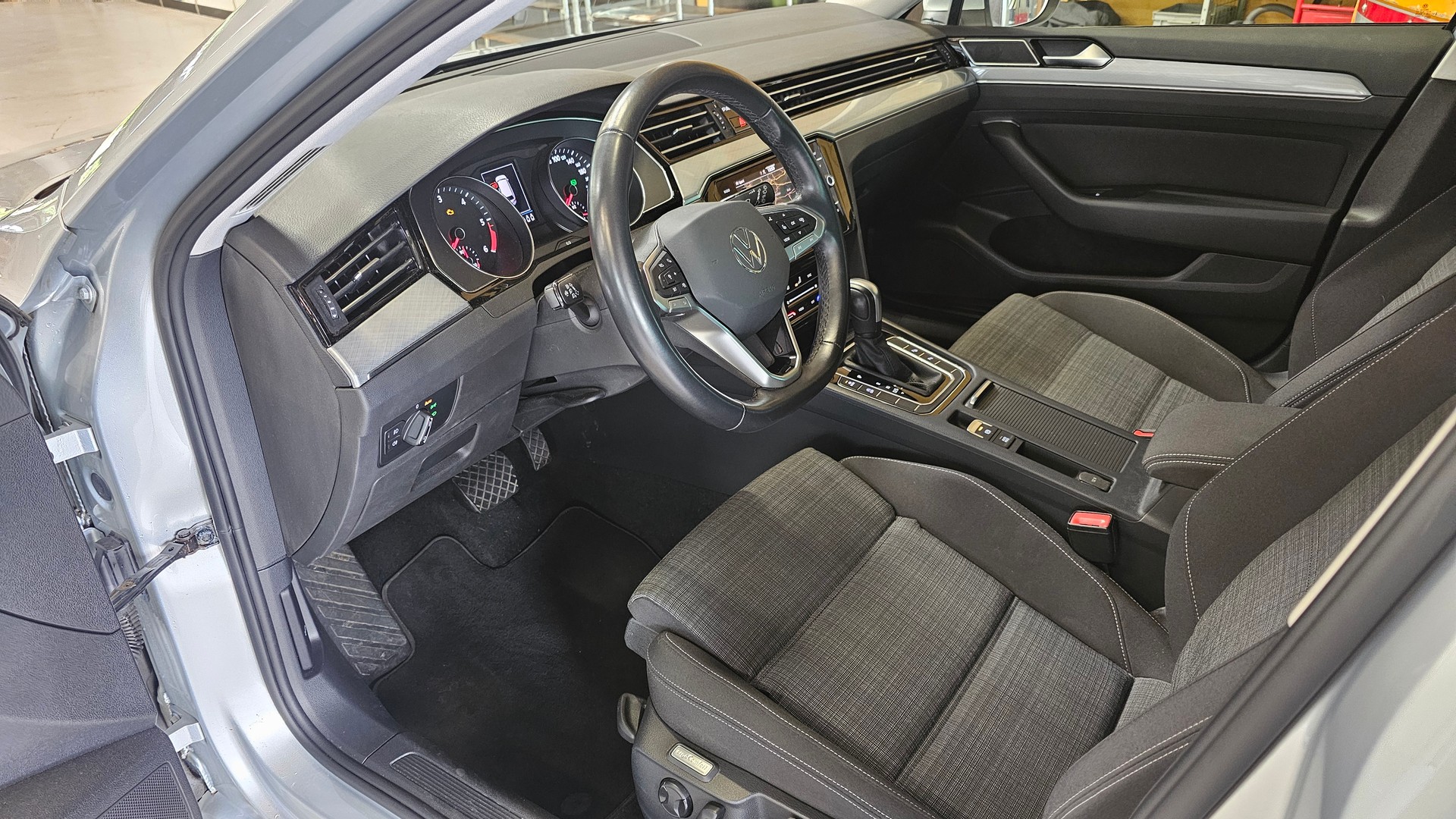VW 2.0 TDI 150 Business DSG-image-5