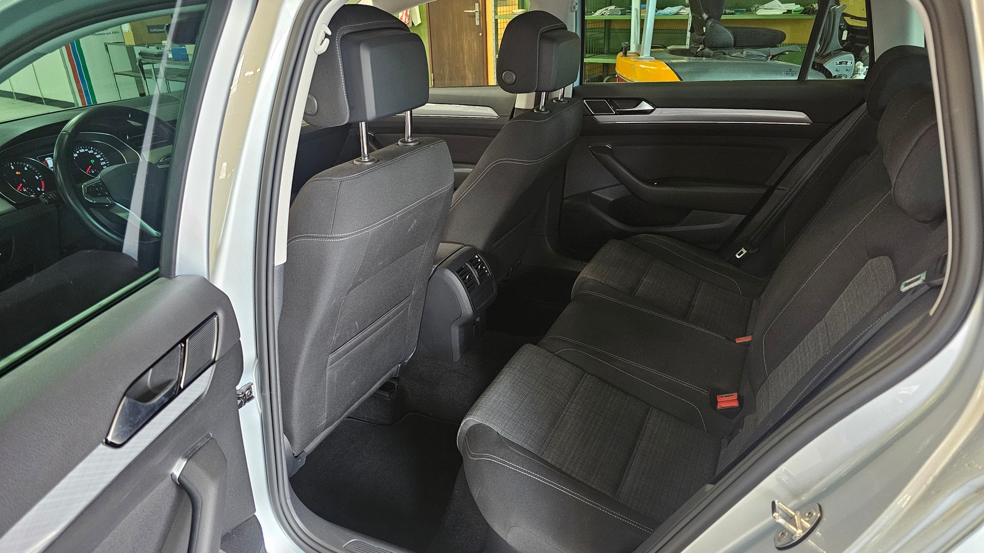 VW 2.0 TDI 150 Business DSG-image-6