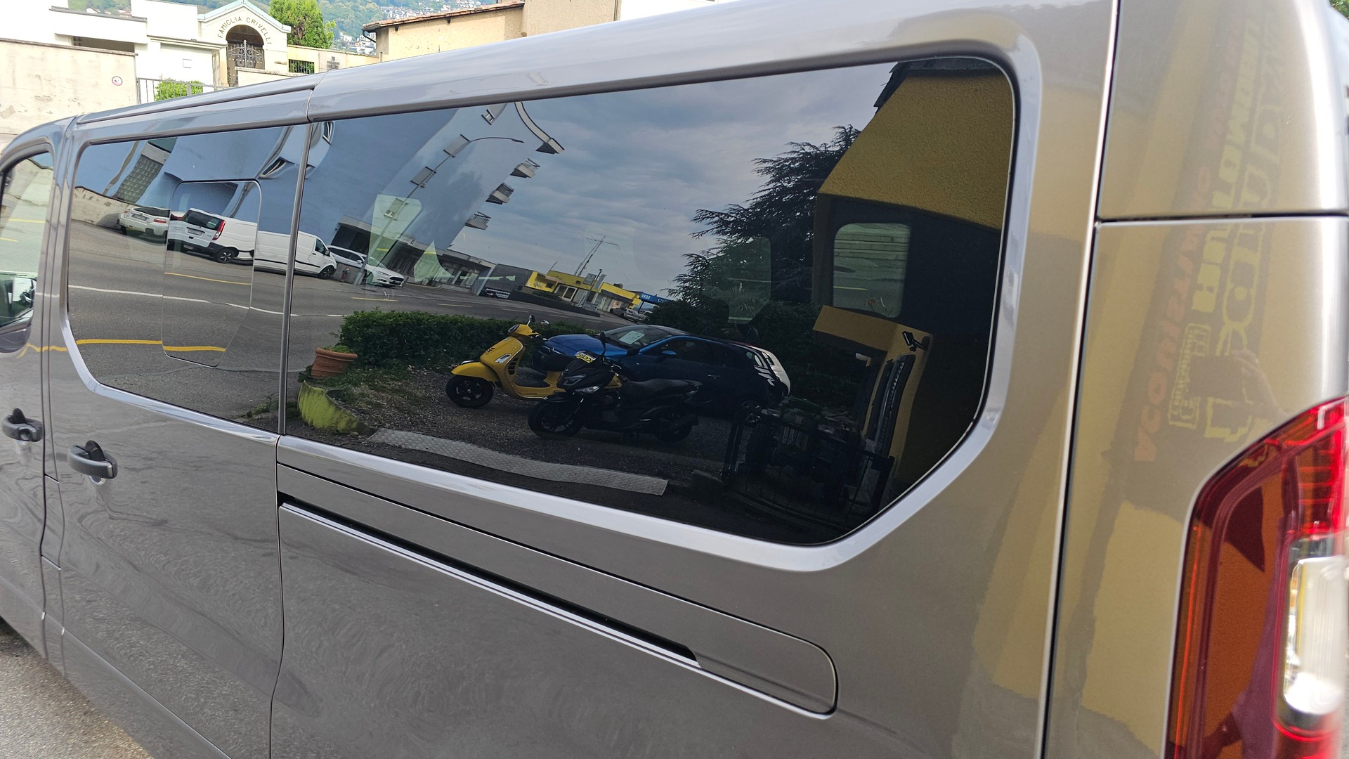 RENAULT Trafic ENERGY dCi 120 Grand Passenger Intens-image-3