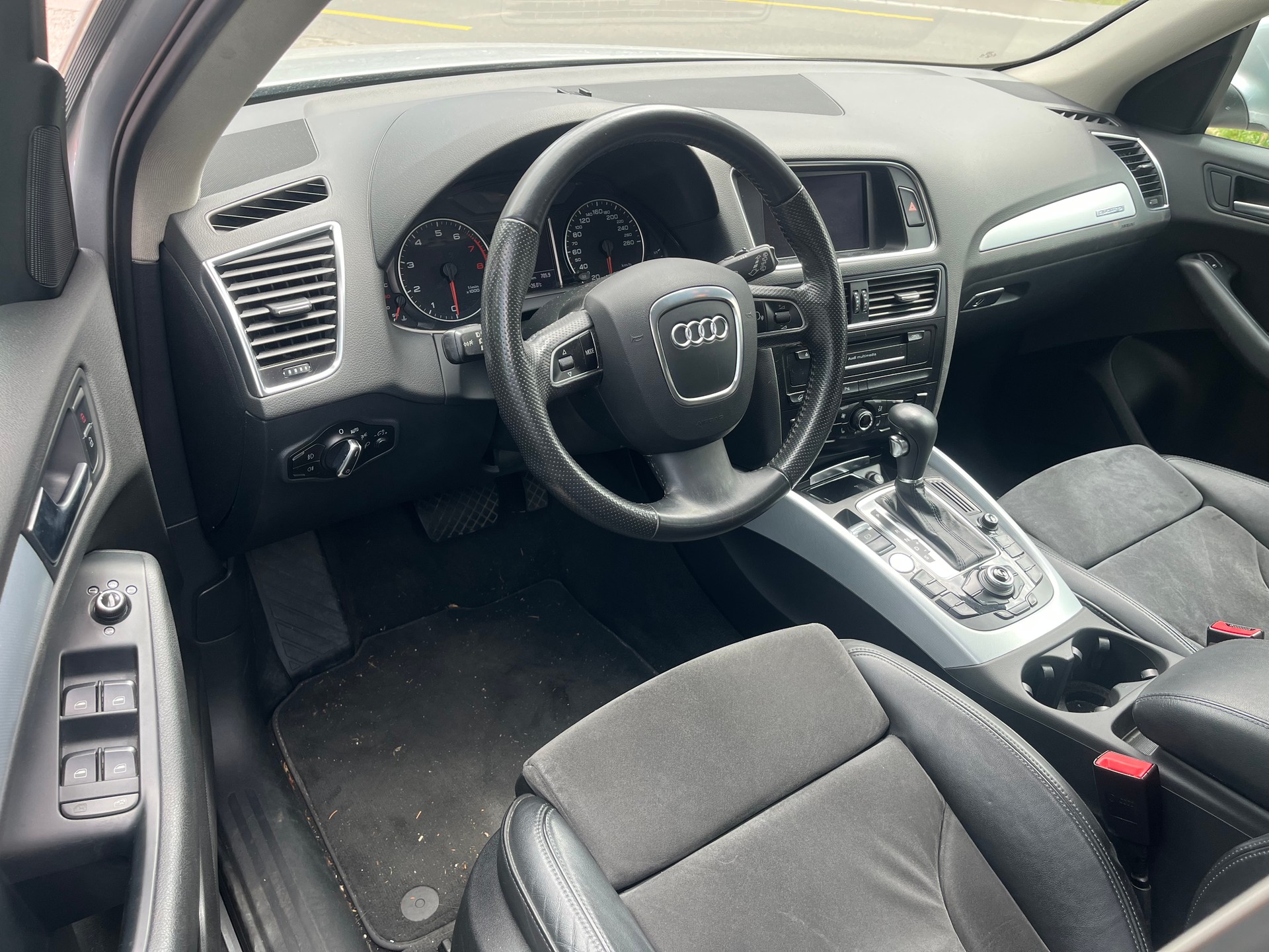 AUDI Q5 2.0 TFSI quattro S-tronic-image-9