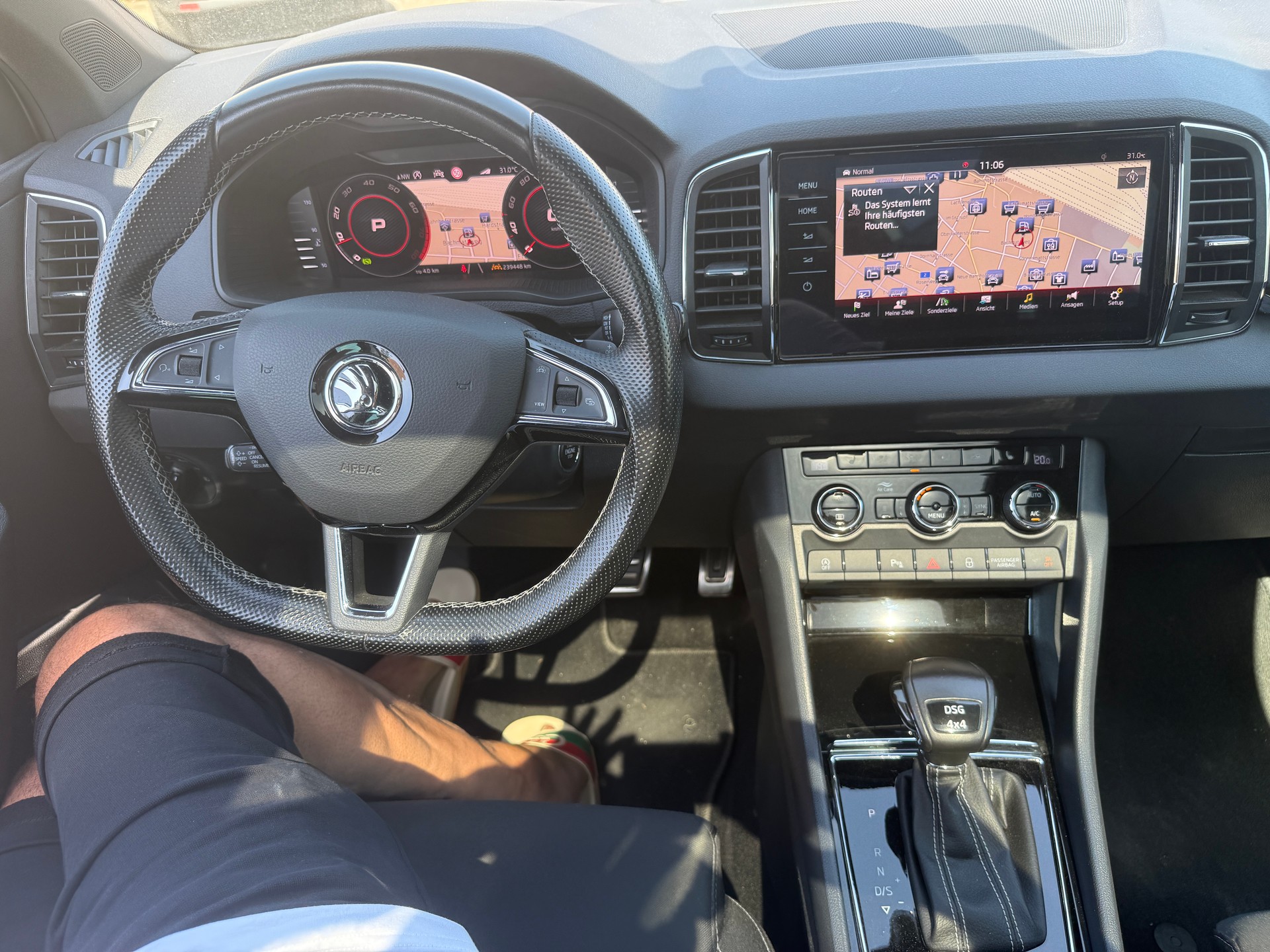 SKODA Karoq 2.0 TSI SportLine 4x4 DSG-image-11