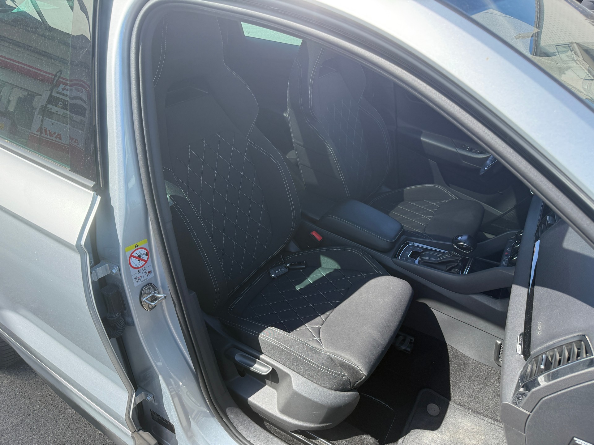 SKODA Karoq 2.0 TSI SportLine 4x4 DSG-image-8