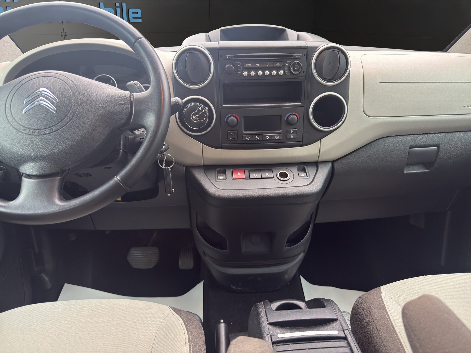 CITROEN Berlingo 1.6 e-HDi Exclusive EGS6-image-10