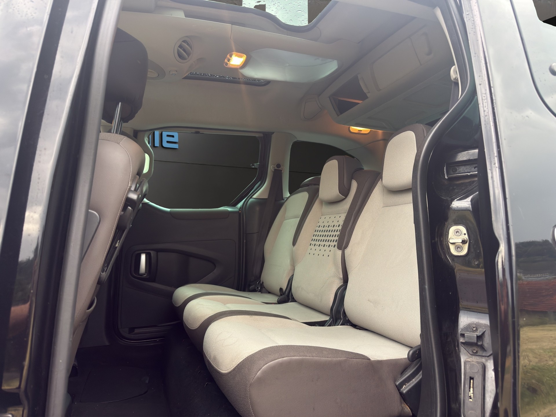 CITROEN Berlingo 1.6 e-HDi Exclusive EGS6-image-13