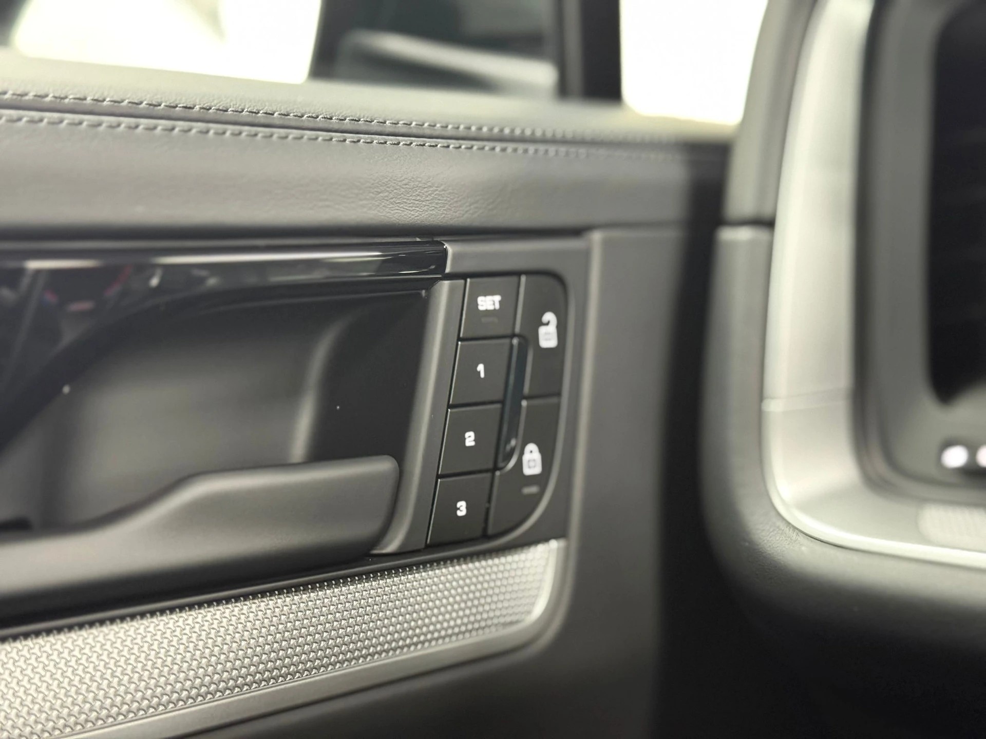 PORSCHE Cayenne Tiptronic-image-26