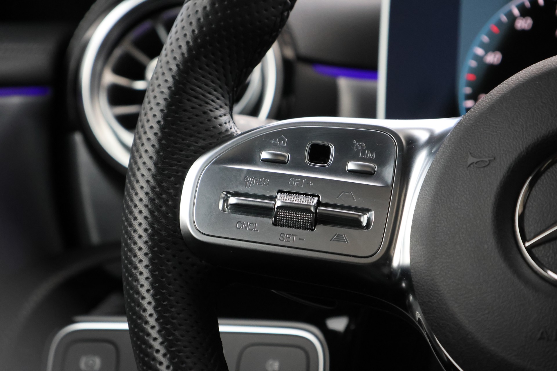 MERCEDES-BENZ CLA 200 AMG Line 7G-DCT (CH)-image-16