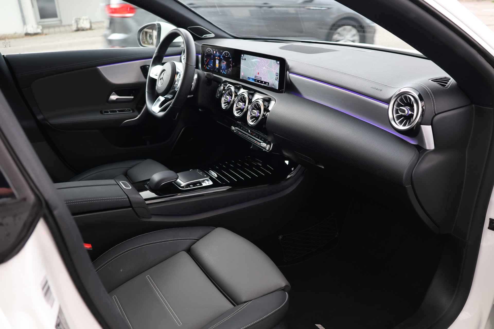 MERCEDES-BENZ CLA 200 AMG Line 7G-DCT (CH)-image-17
