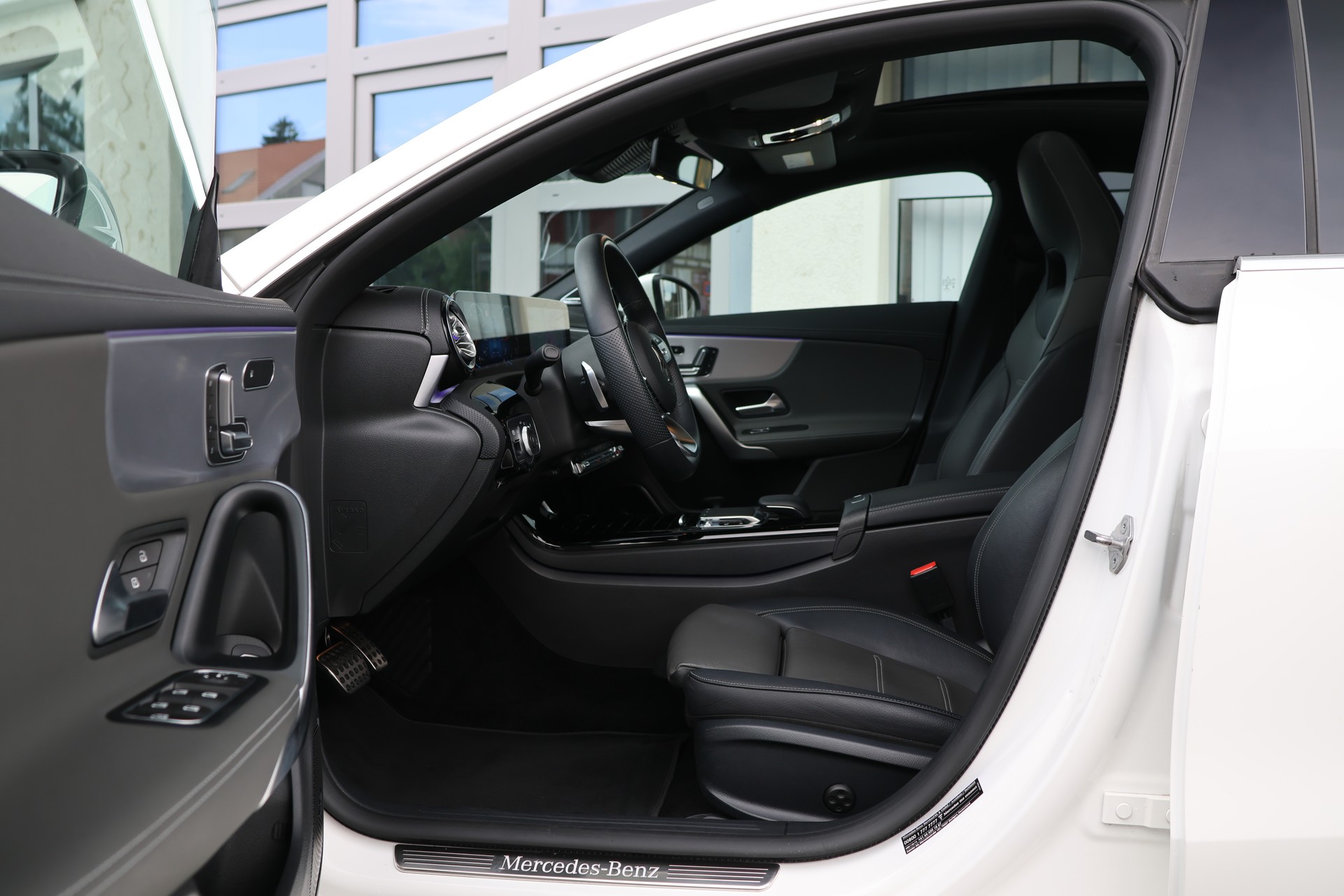 MERCEDES-BENZ CLA 200 AMG Line 7G-DCT (CH)-image-8