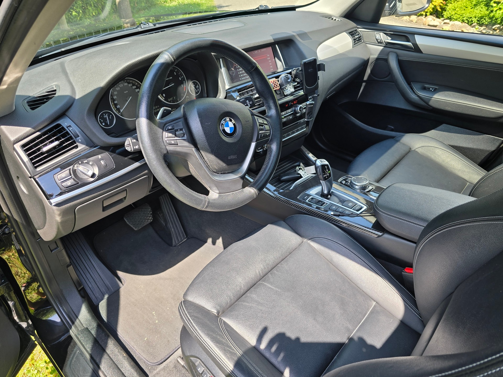 BMW 20i xDrive-image-8